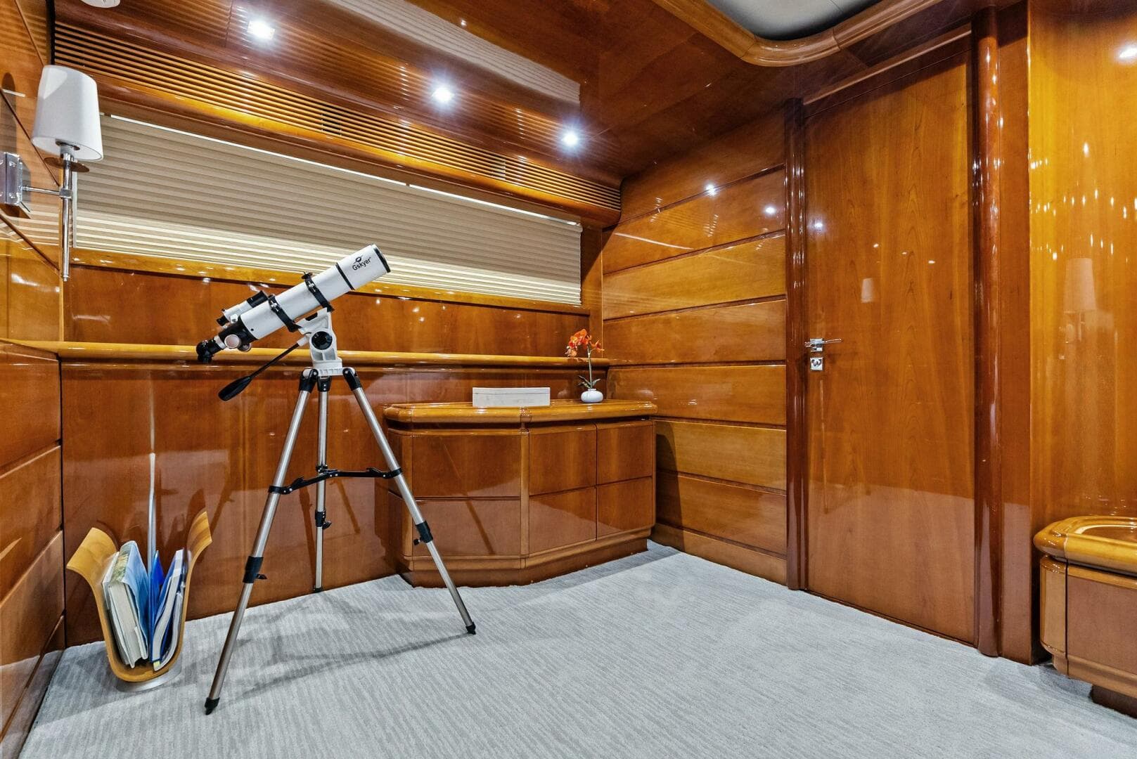 2004 Ferretti 94 Motor Yacht