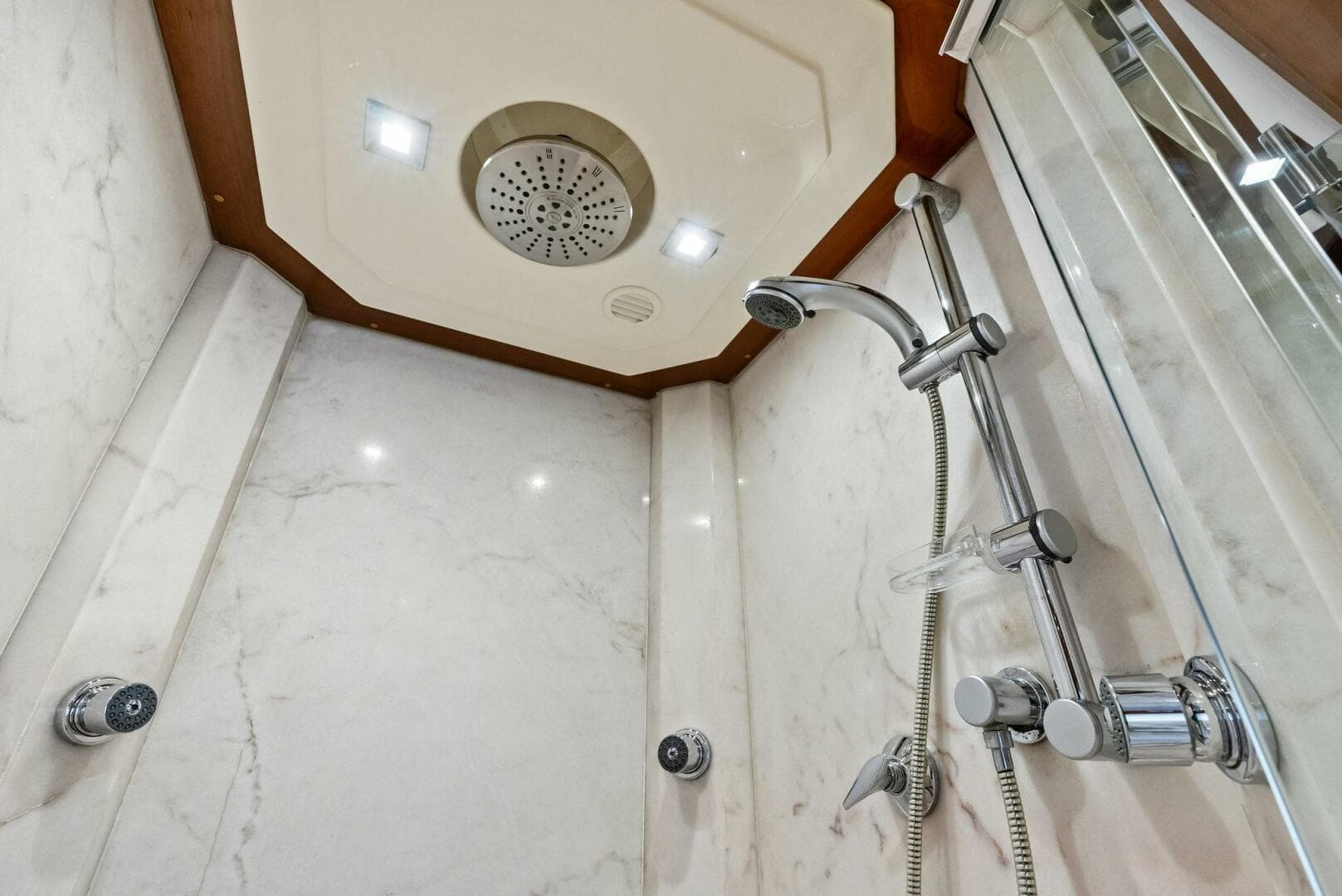 2004 Ferretti 94 Motor Yacht