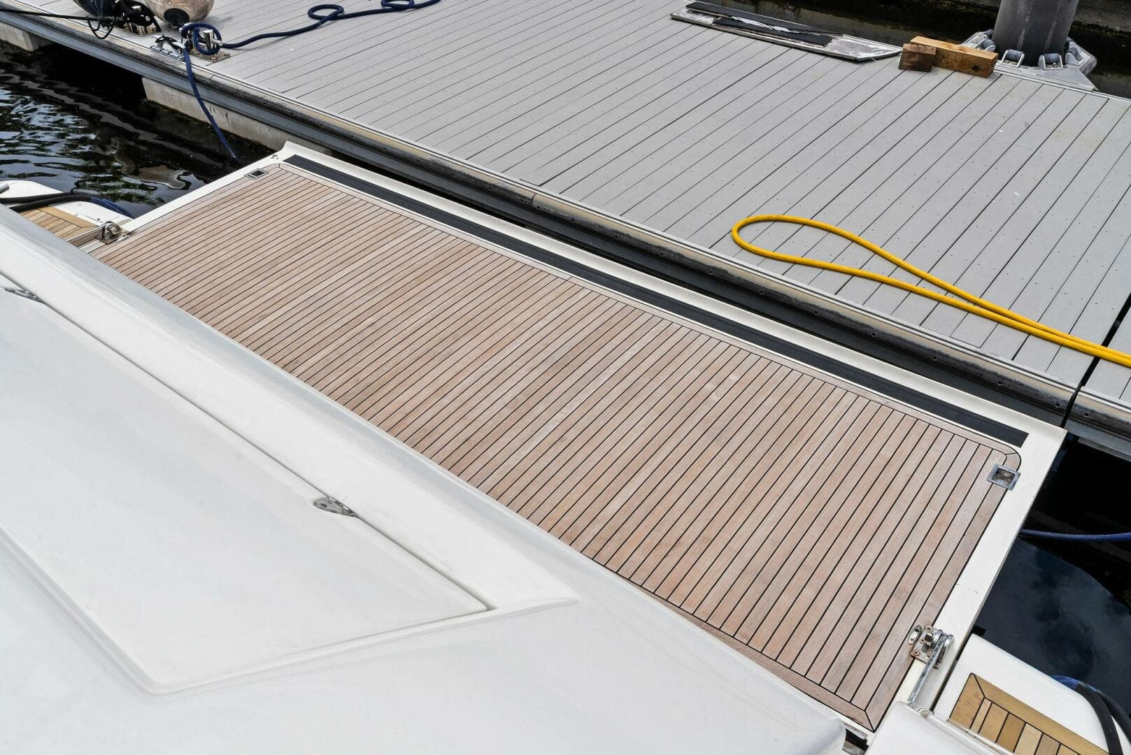 2004 Ferretti 94 Motor Yacht