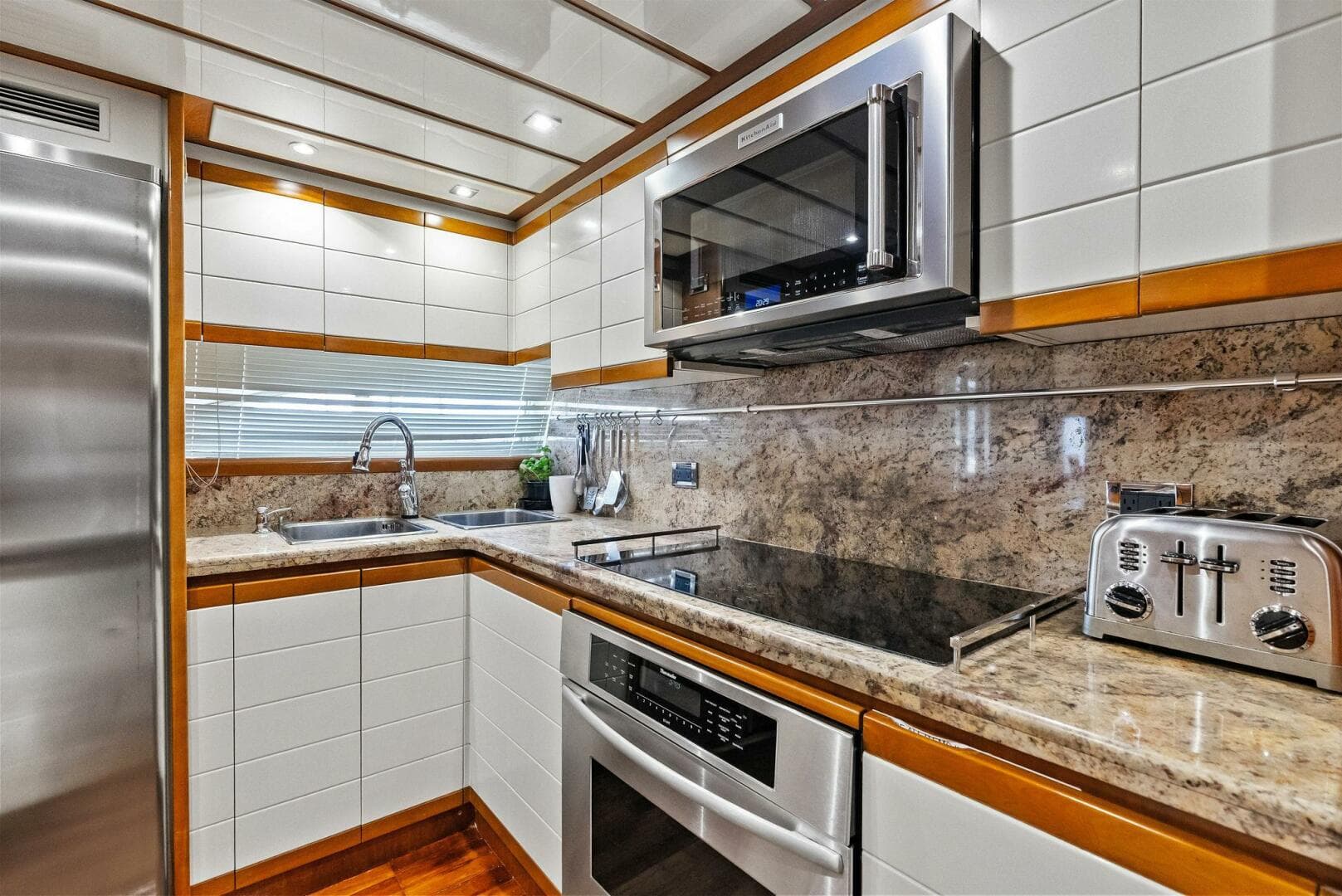 2004 Ferretti 94 Motor Yacht