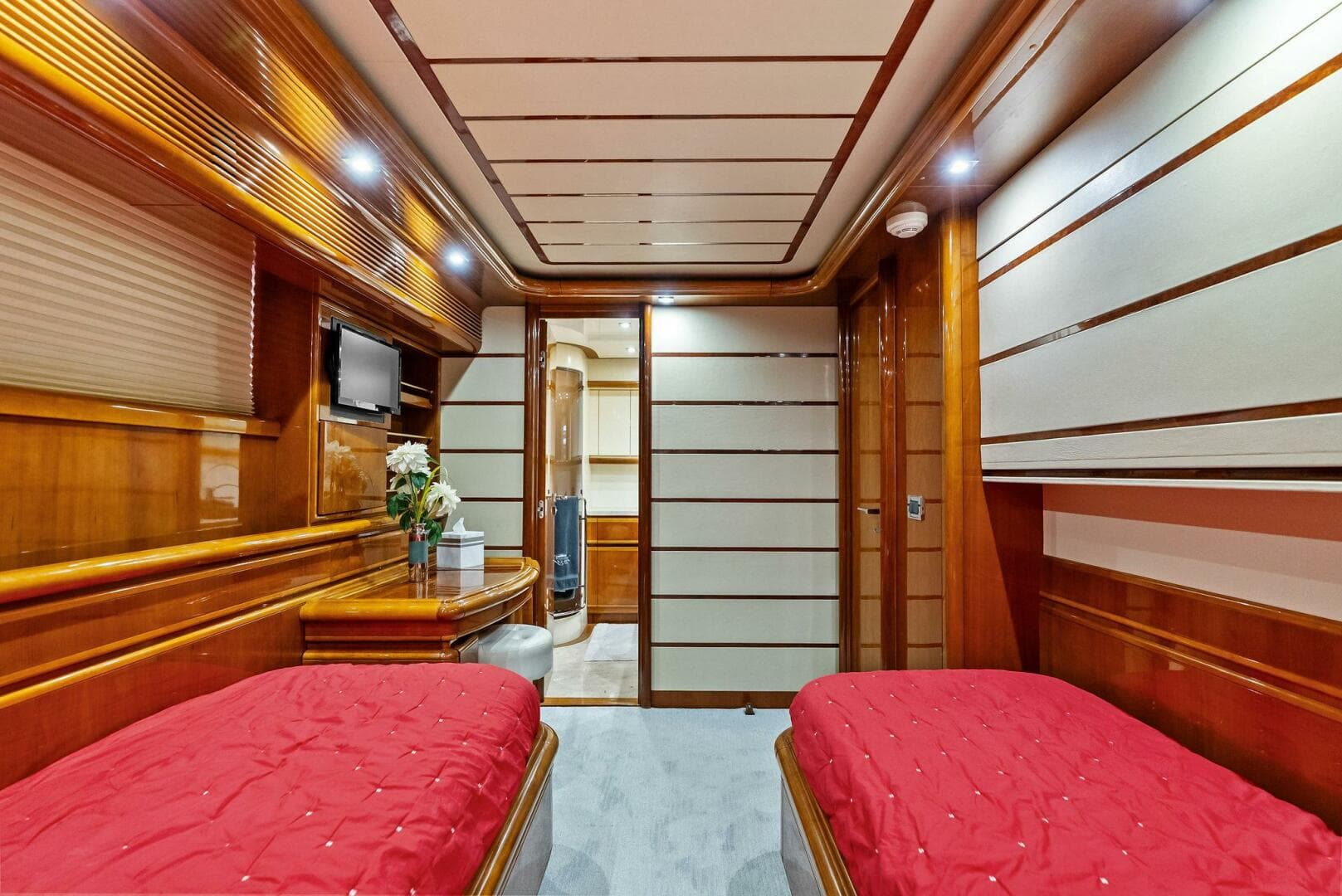 2004 Ferretti 94 Motor Yacht