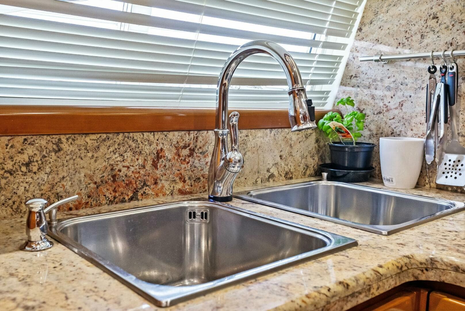 2004 Ferretti 94 Motor Yacht