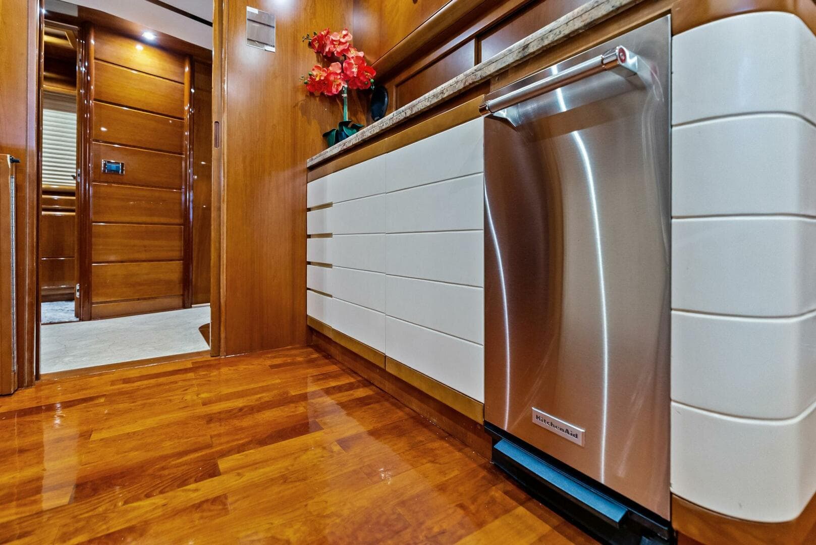 2004 Ferretti 94 Motor Yacht