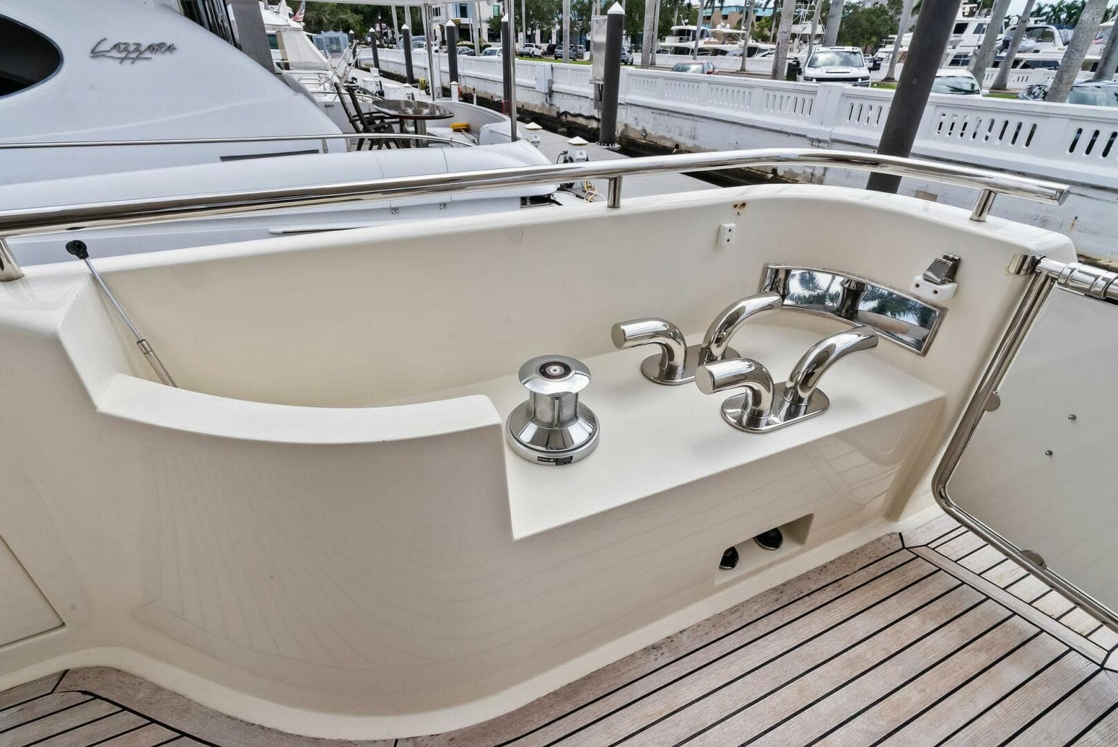 2004 Ferretti 94 Motor Yacht