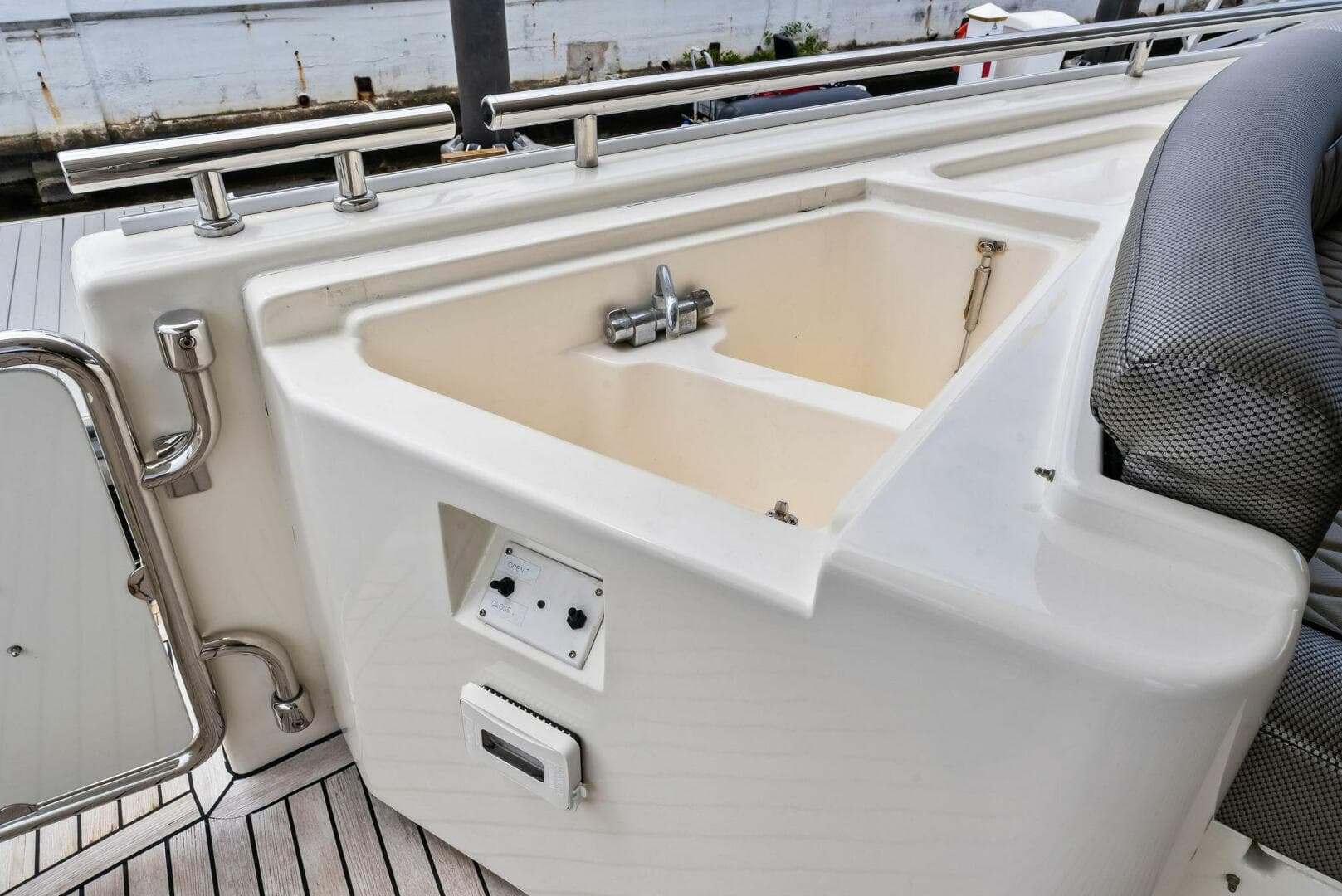 2004 Ferretti 94 Motor Yacht