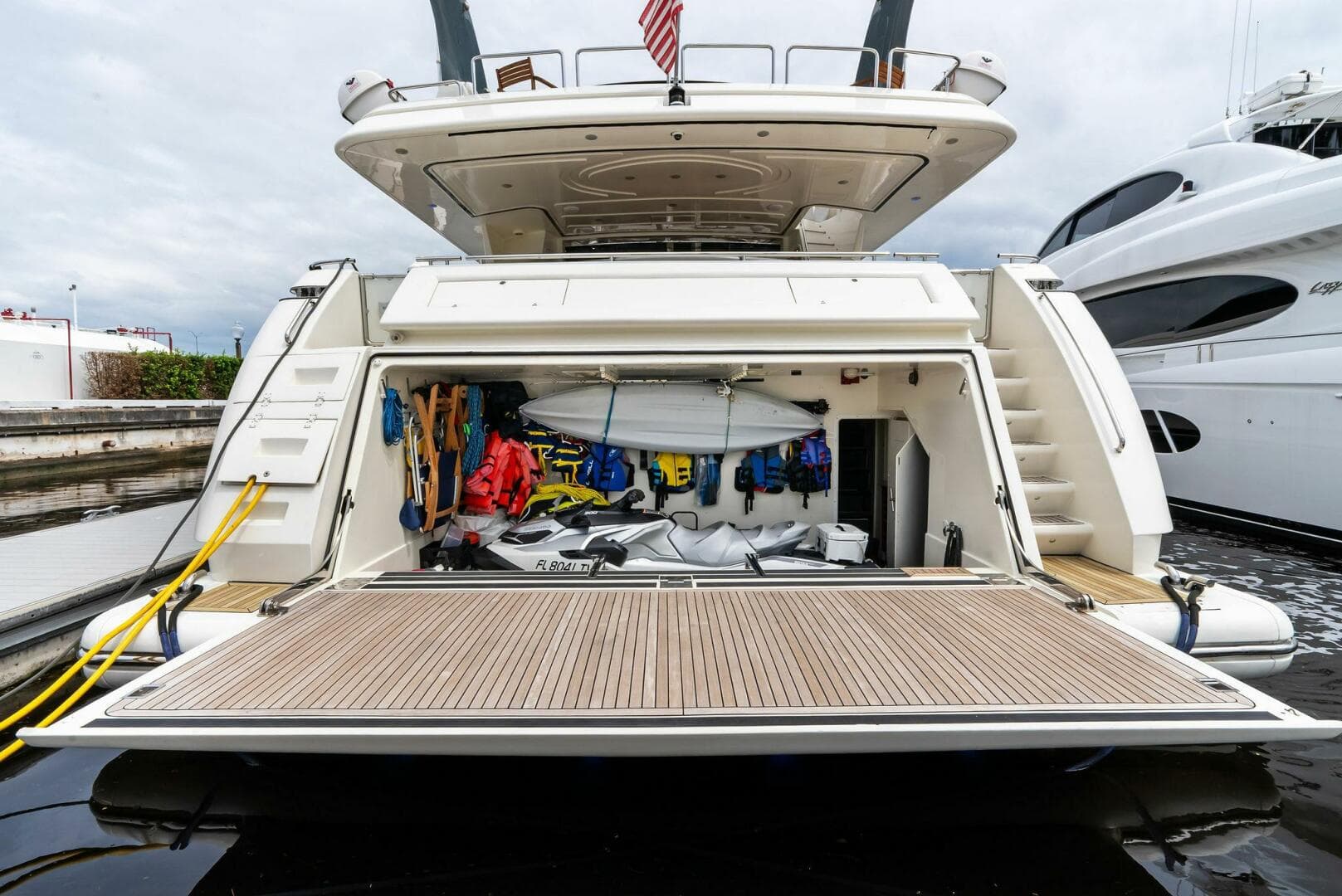 2004 Ferretti 94 Motor Yacht