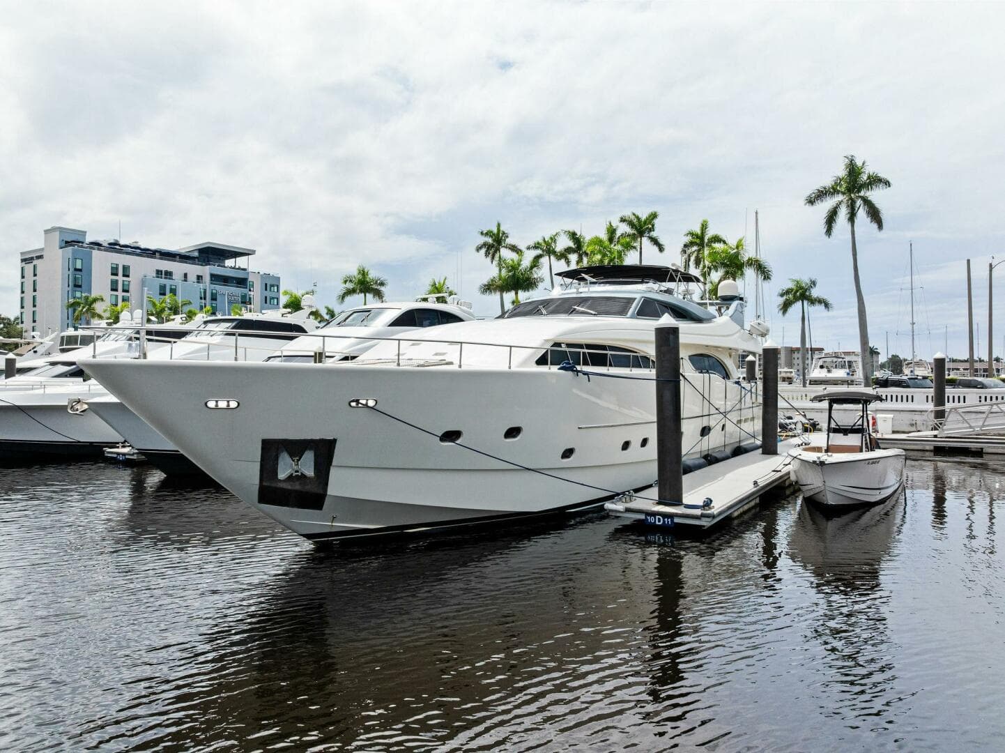 2004 Ferretti 94 Motor Yacht