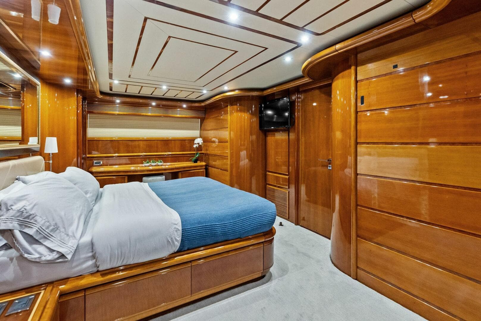 2004 Ferretti 94 Motor Yacht