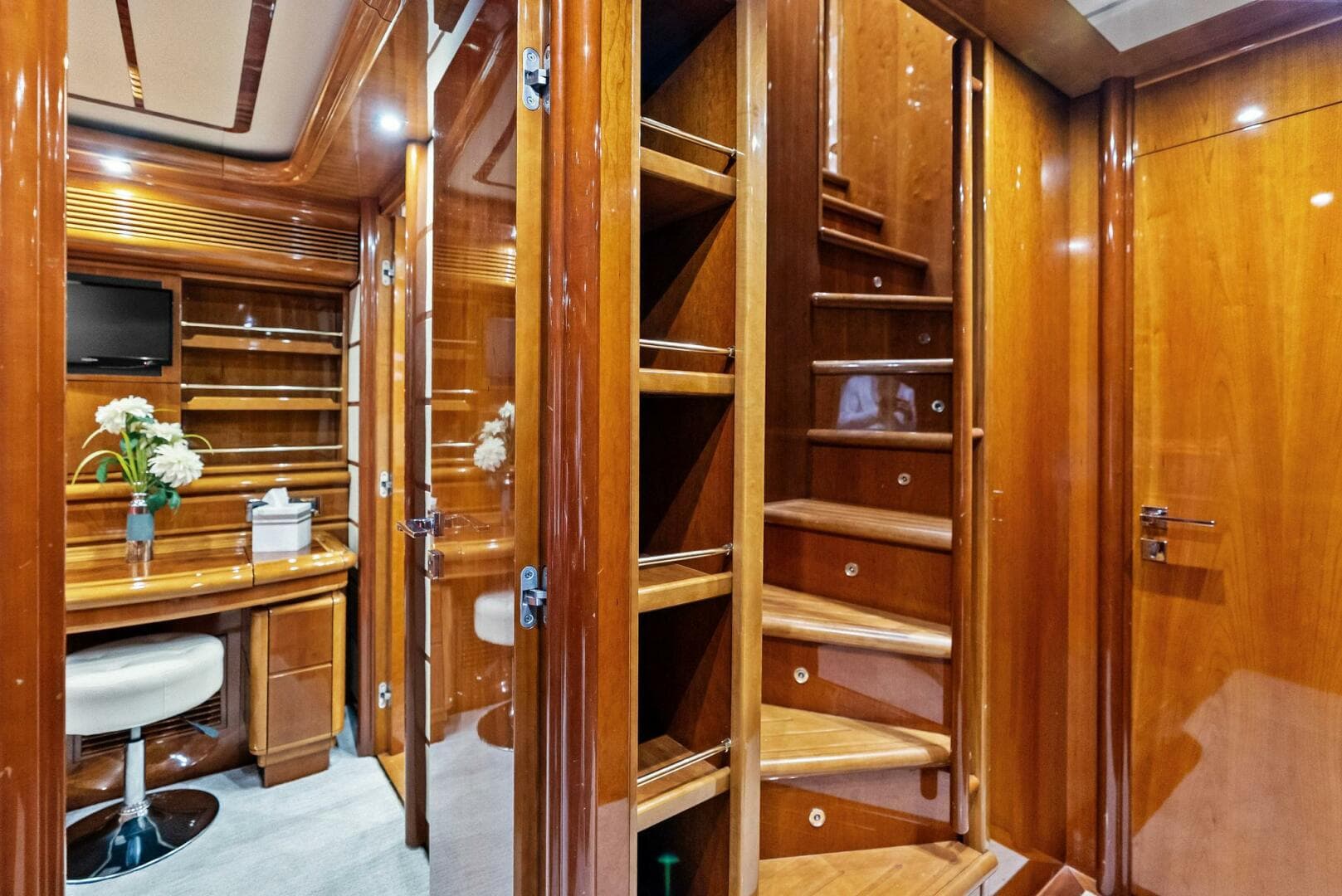 2004 Ferretti 94 Motor Yacht