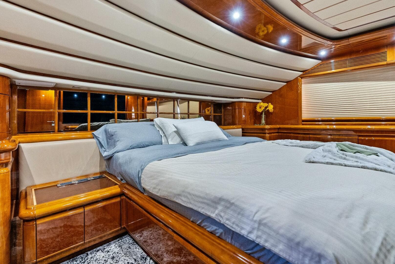 2004 Ferretti 94 Motor Yacht