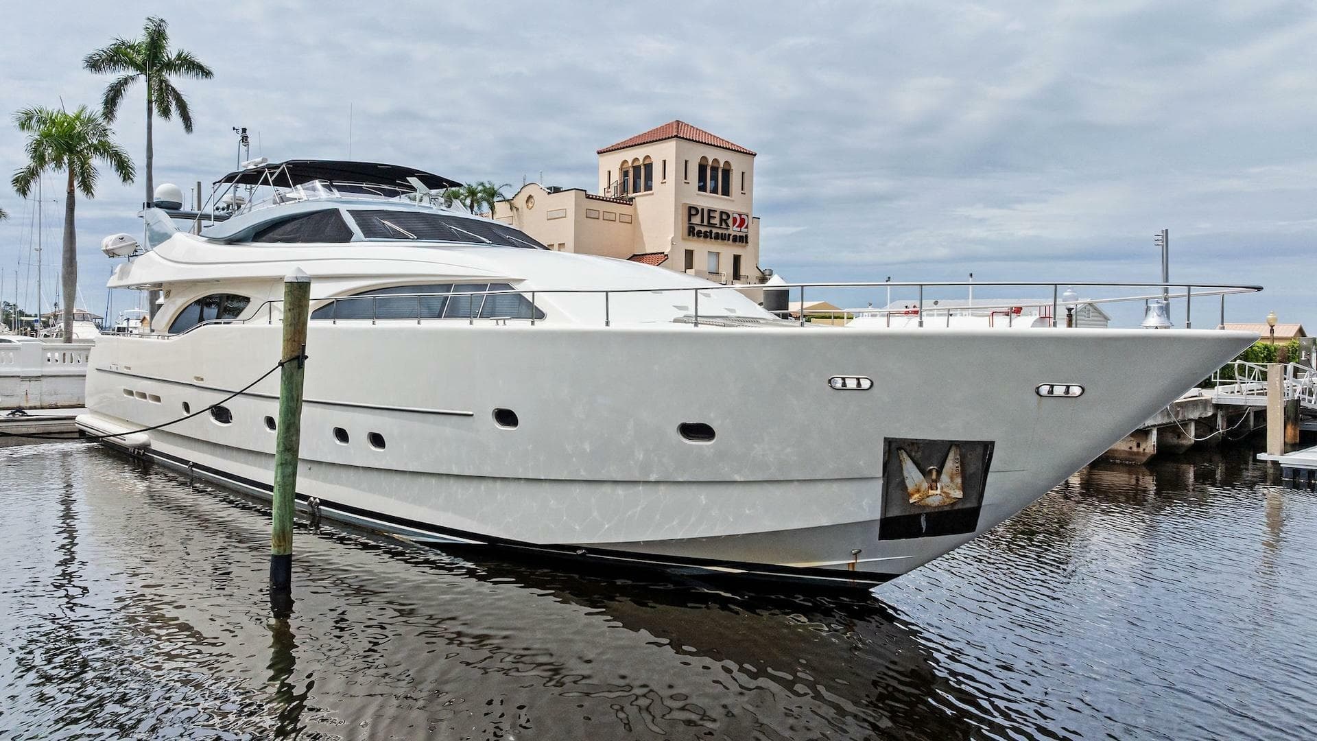 2004 Ferretti 94 Motor Yacht