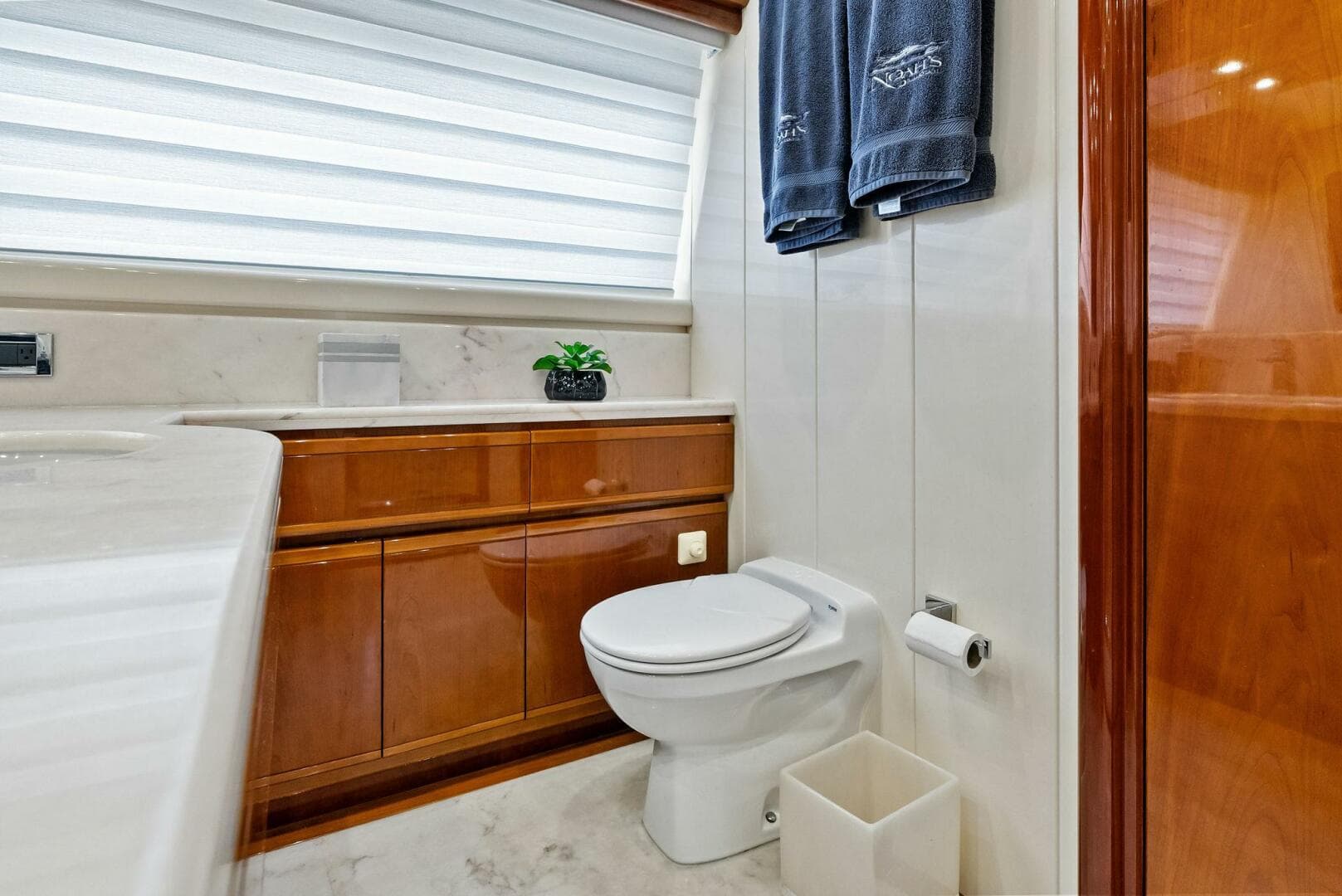 2004 Ferretti 94 Motor Yacht