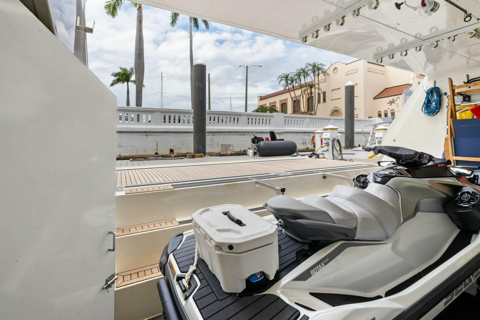 2004 Ferretti 94 Motor Yacht