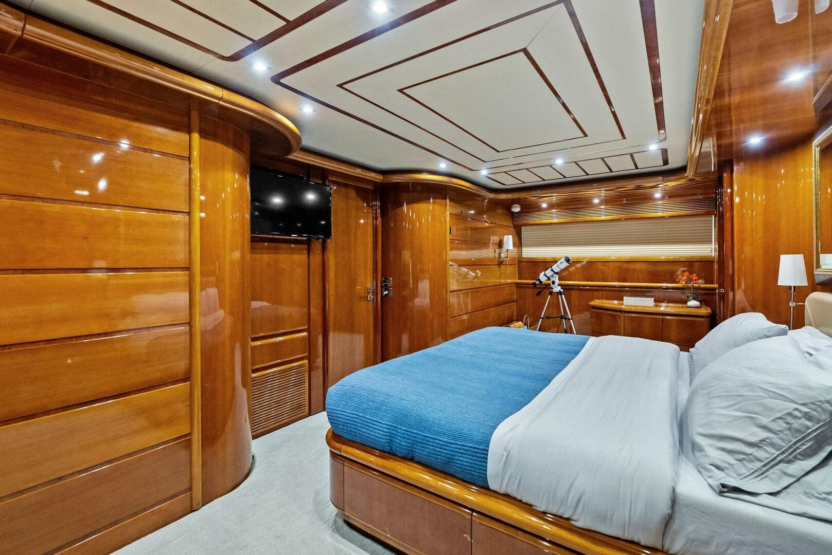 2004 Ferretti 94 Motor Yacht