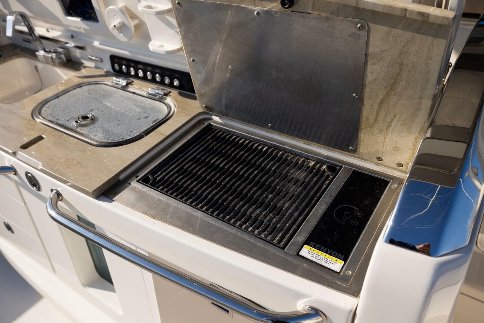 2021 Boston Whaler 420 Outrage