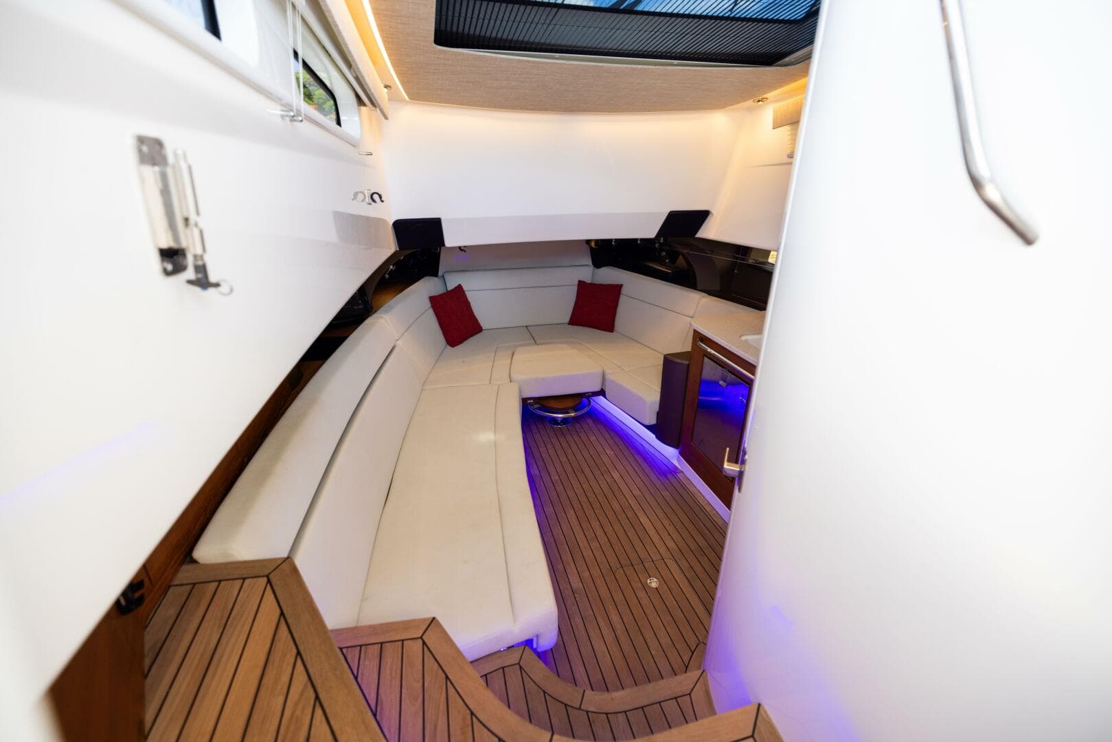 2021 Boston Whaler 420 Outrage