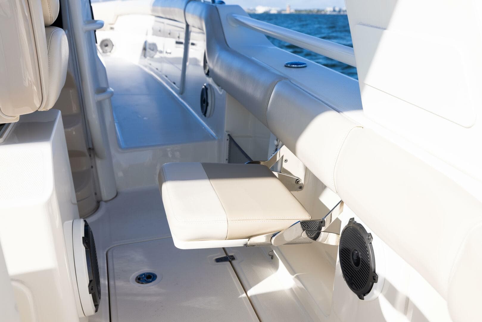 2021 Boston Whaler 420 Outrage