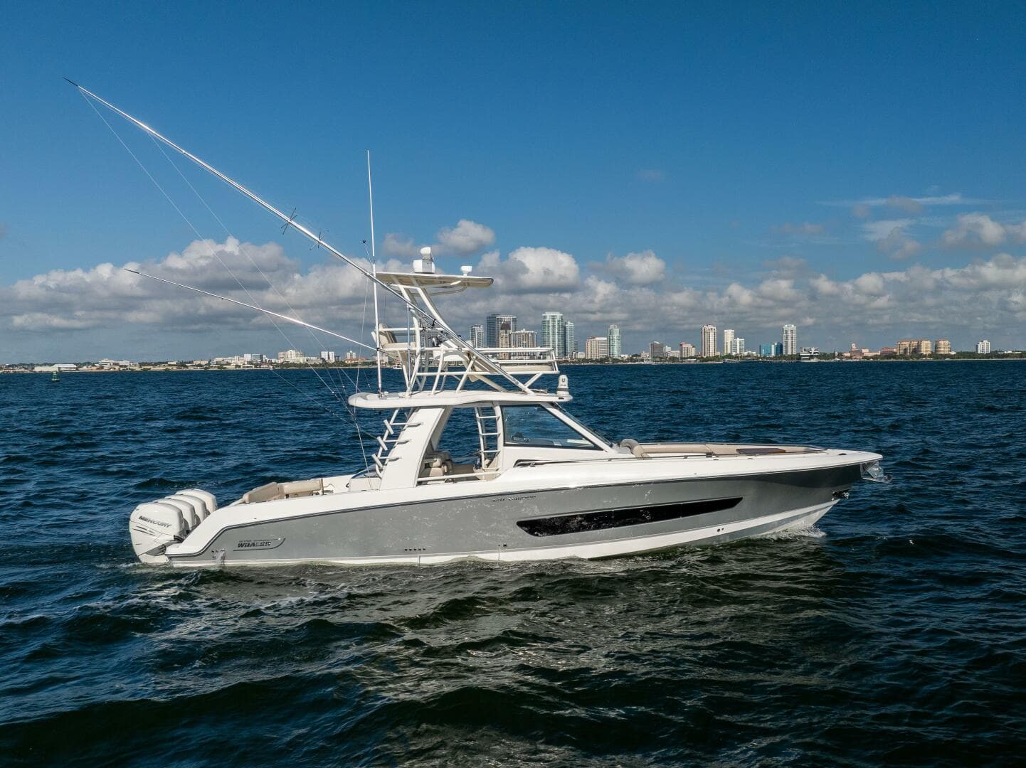 2021 Boston Whaler 420 Outrage