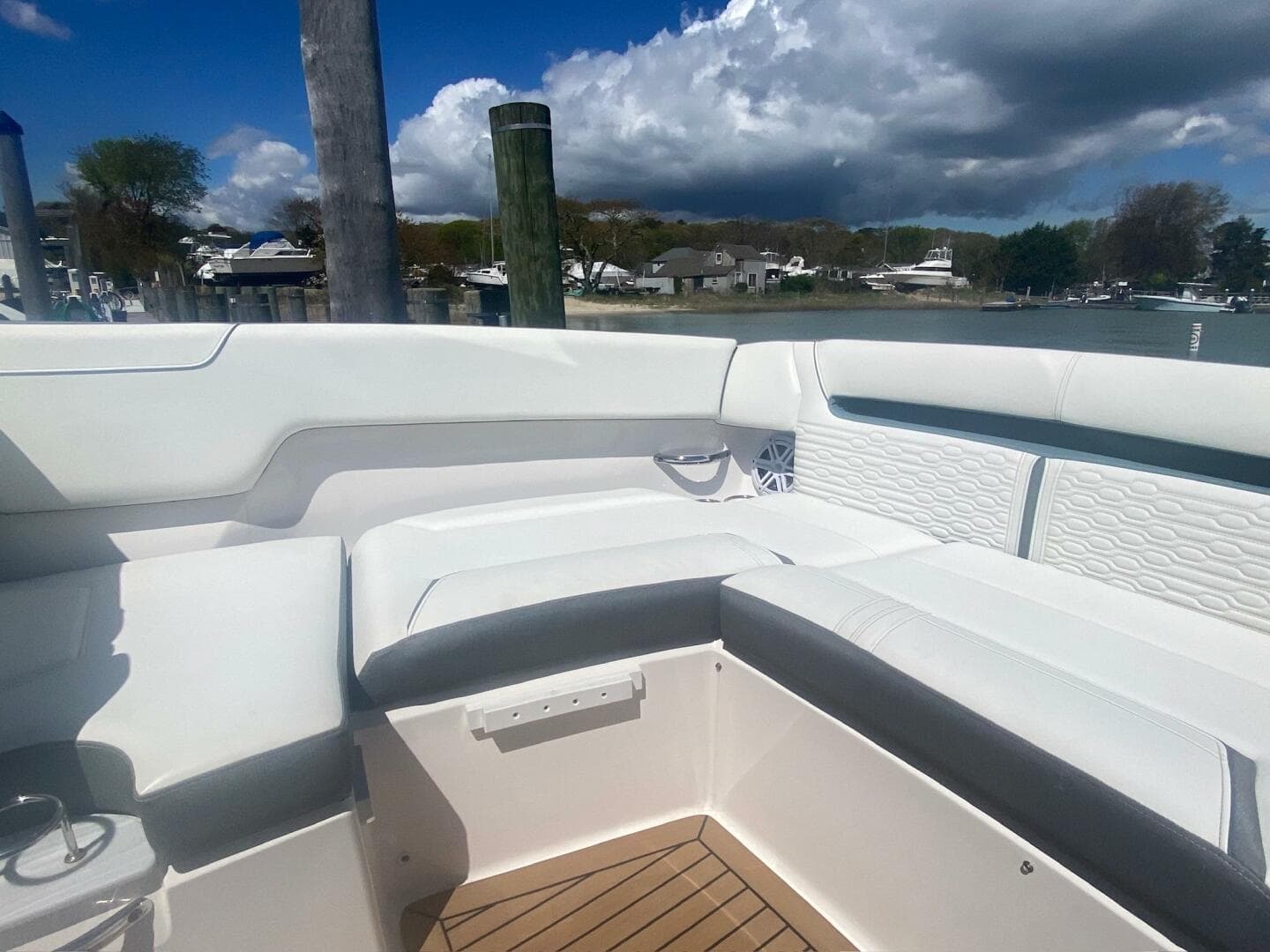2019 Tiara Yachts 34LX