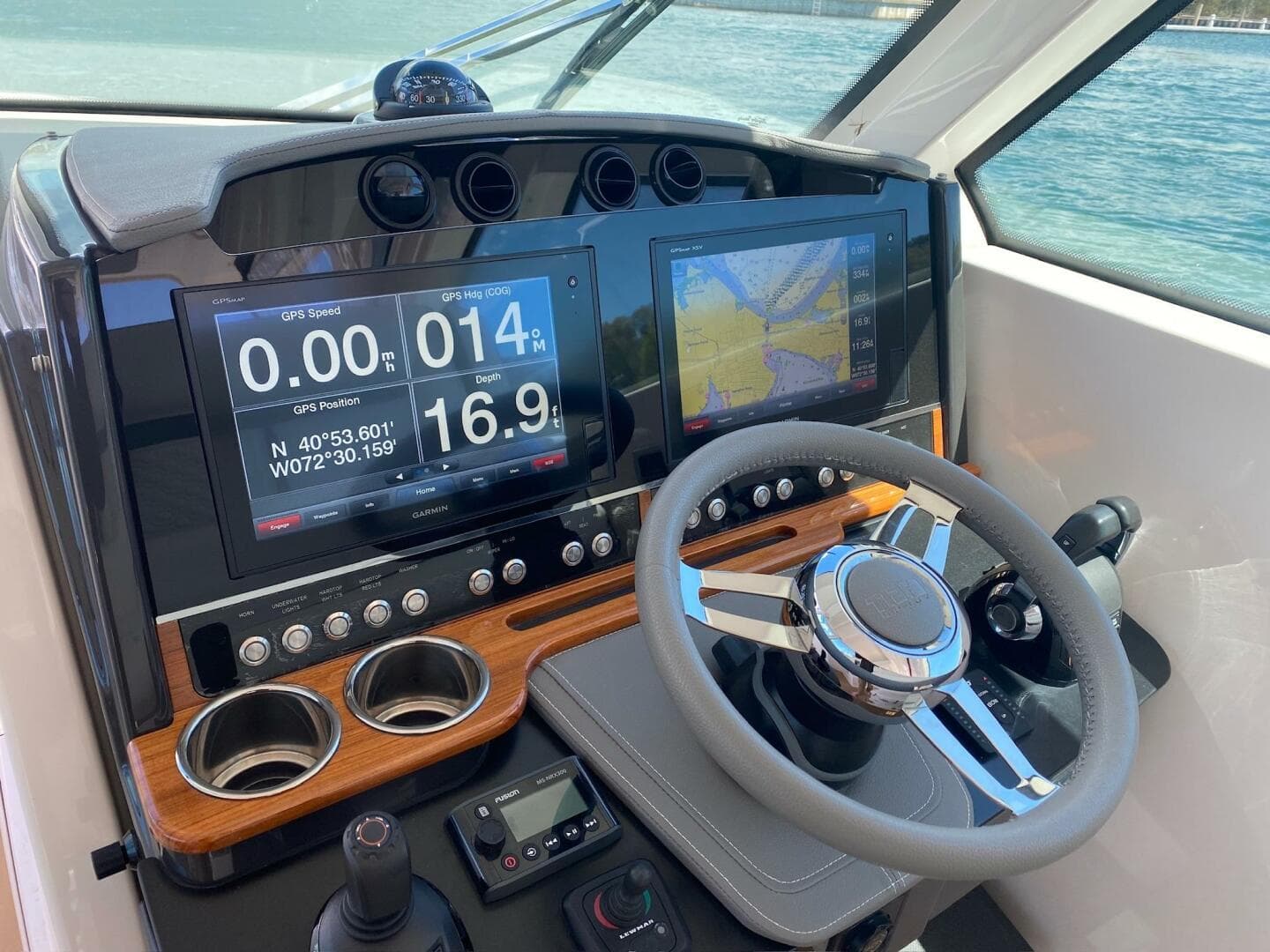 2019 Tiara Yachts 34LX