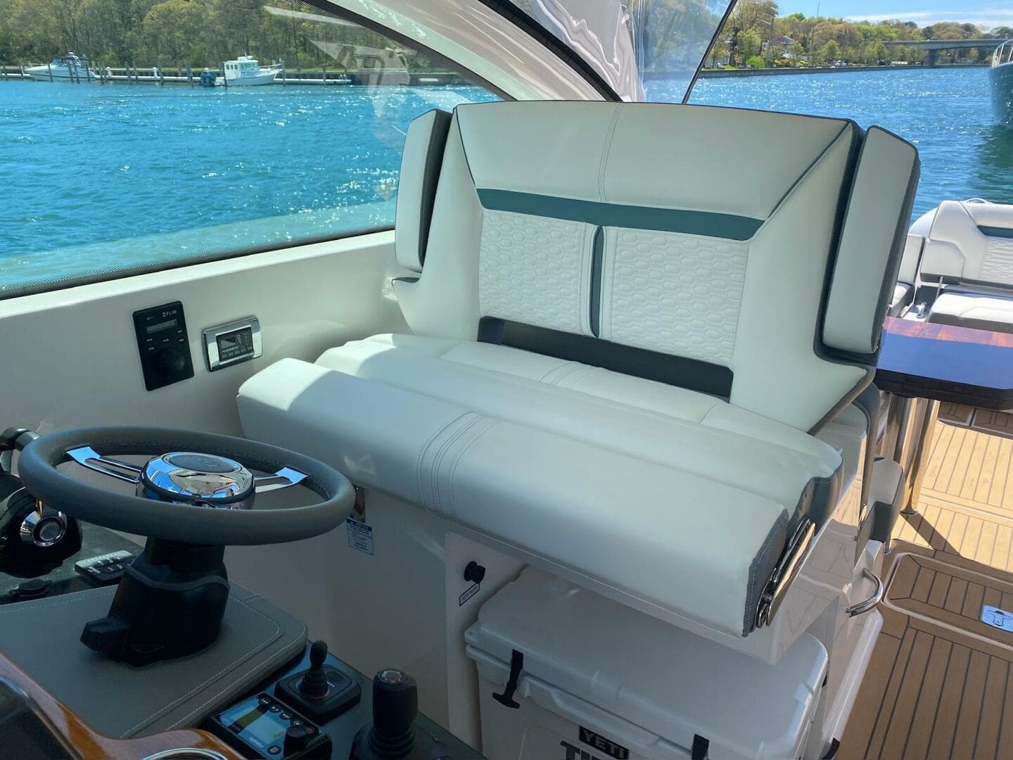 2019 Tiara Yachts 34LX