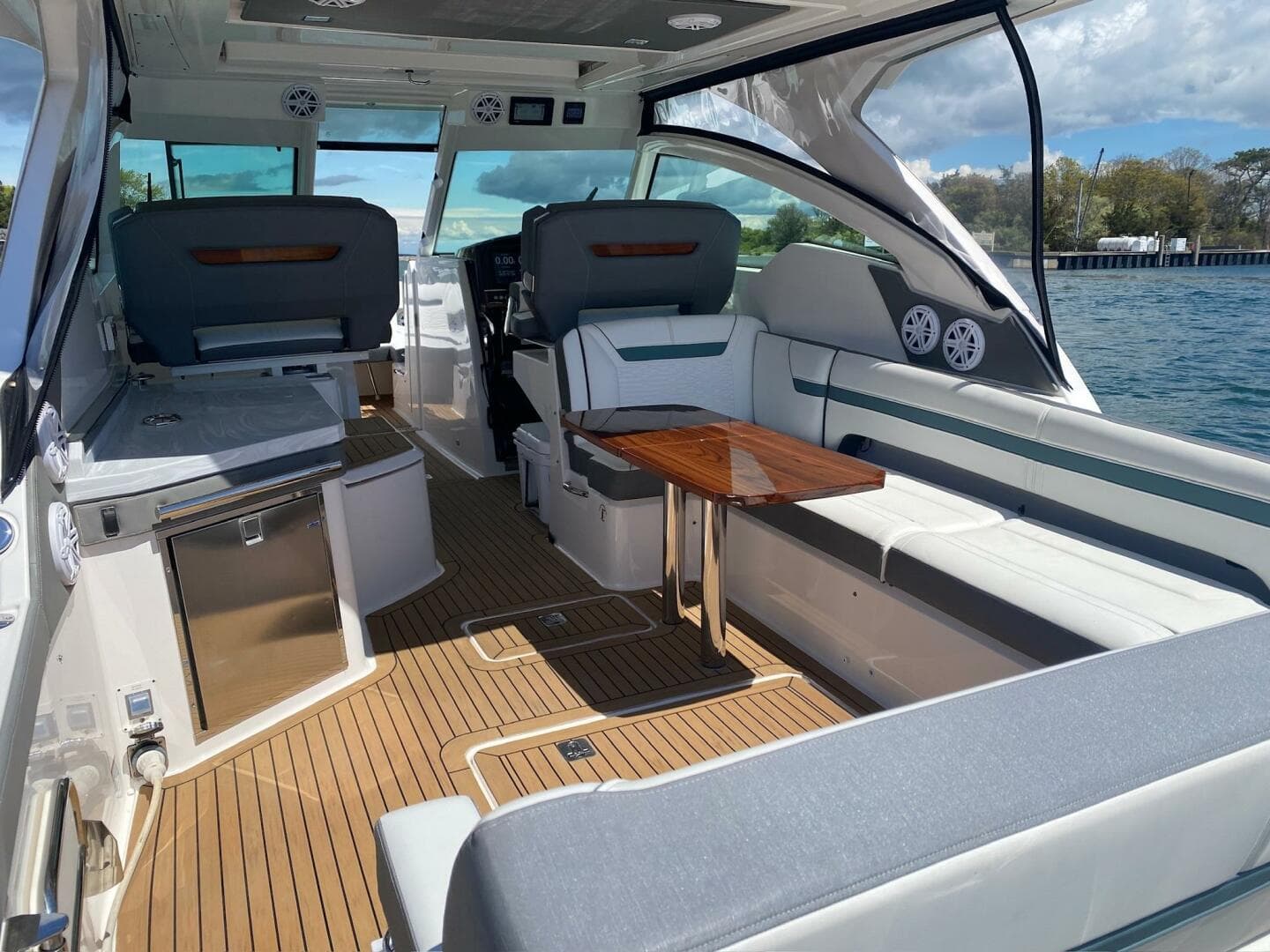 2019 Tiara Yachts 34LX