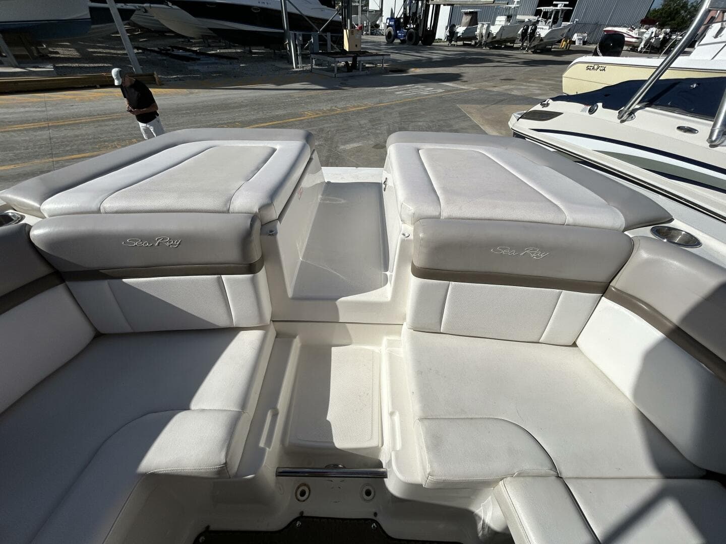 2013 Sea Ray 270 SLX