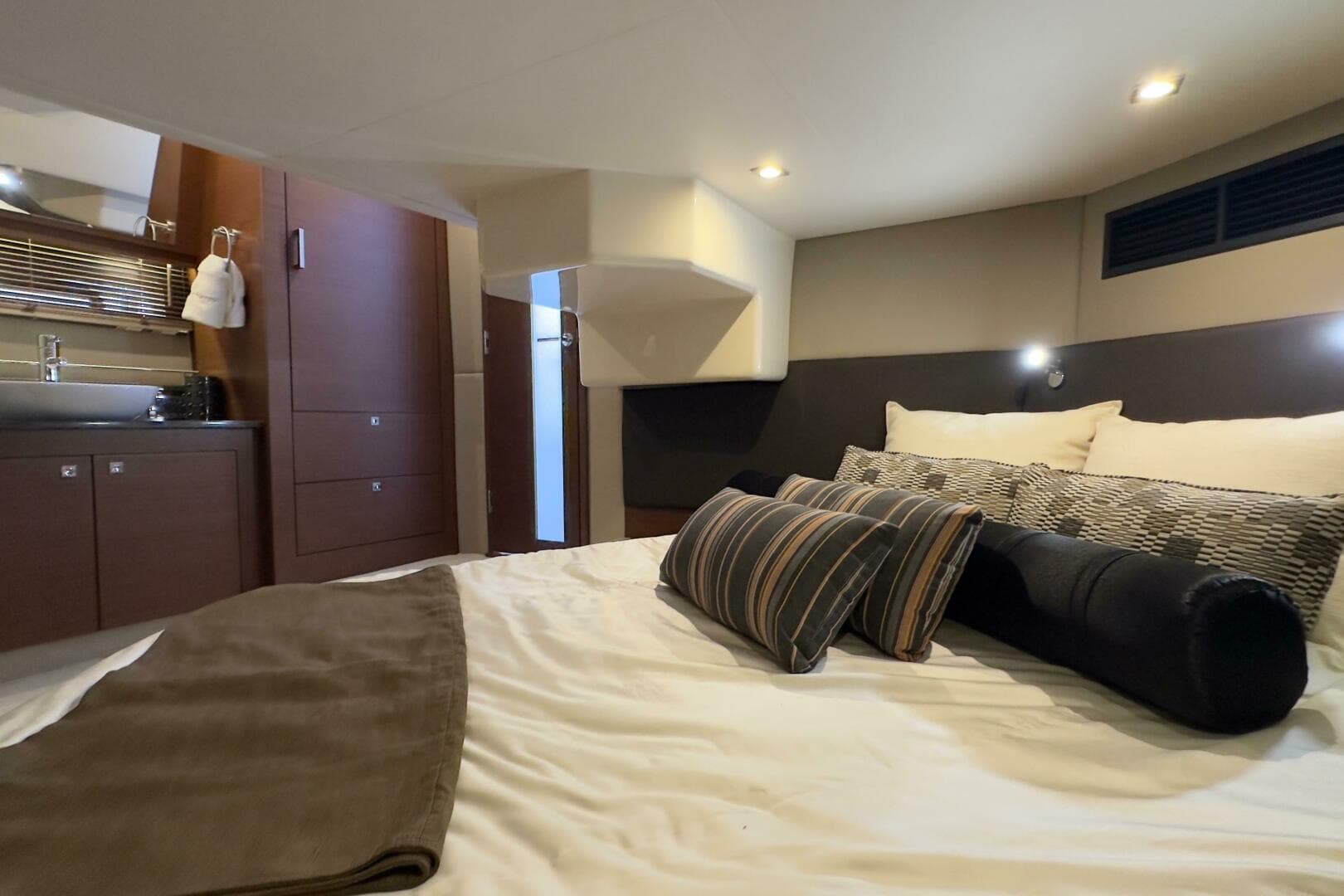 2016 Sea Ray 470 Sundancer