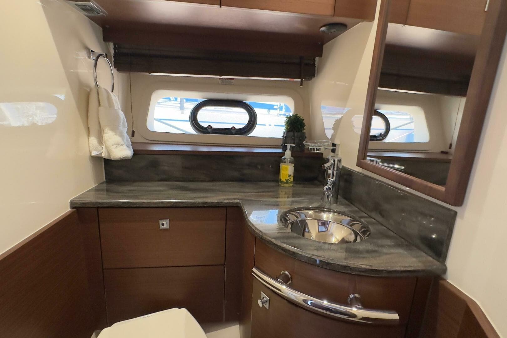 2016 Sea Ray 470 Sundancer