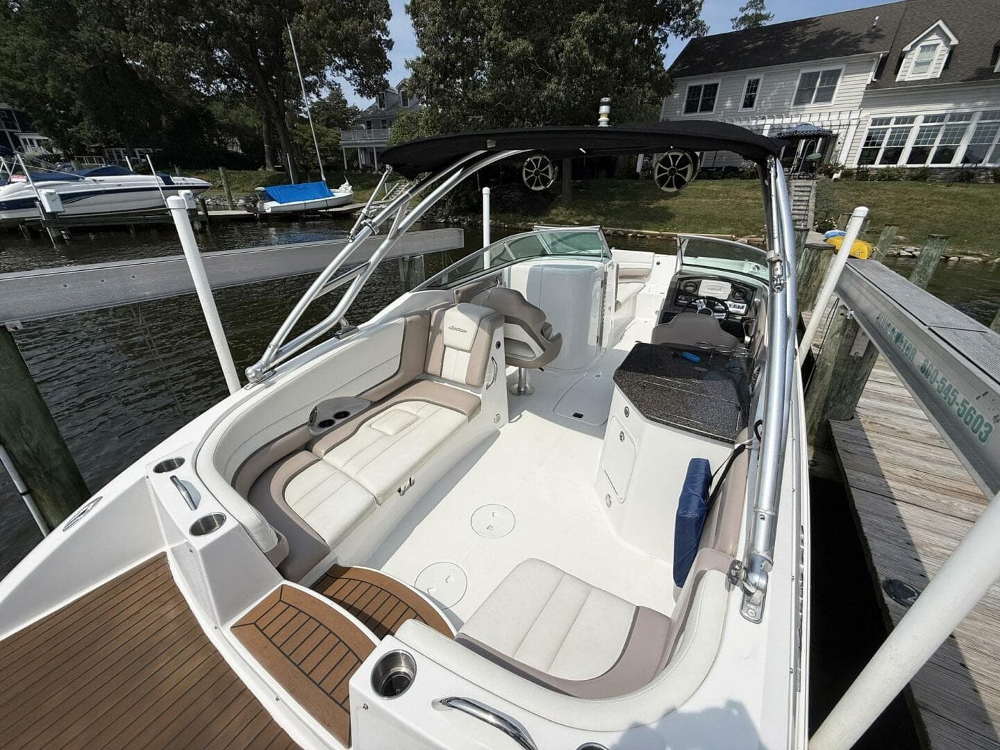 2014 Hurricane SunDeck 2690 OB