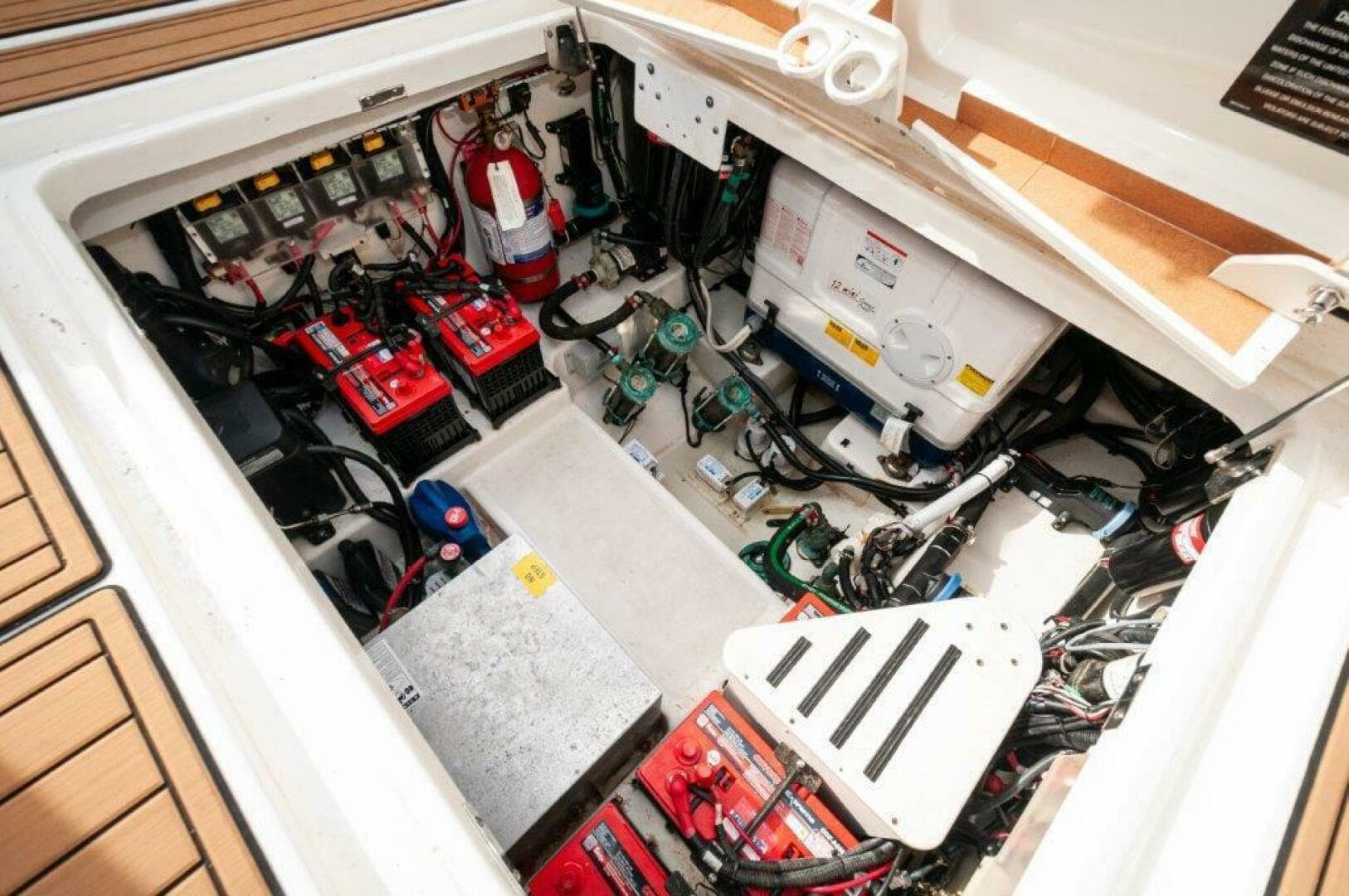 2018 42 Boston Whaler 420 Outrage The Tyder II Engine Room