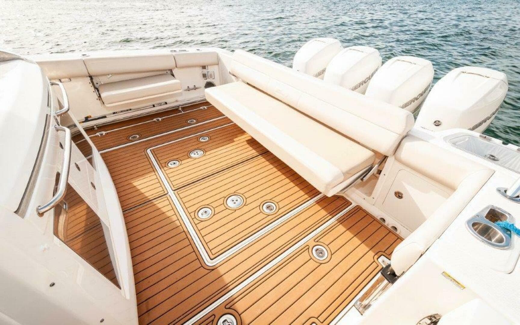 2018 42 Boston Whaler 420 Outrage The Tyder II Cockpit