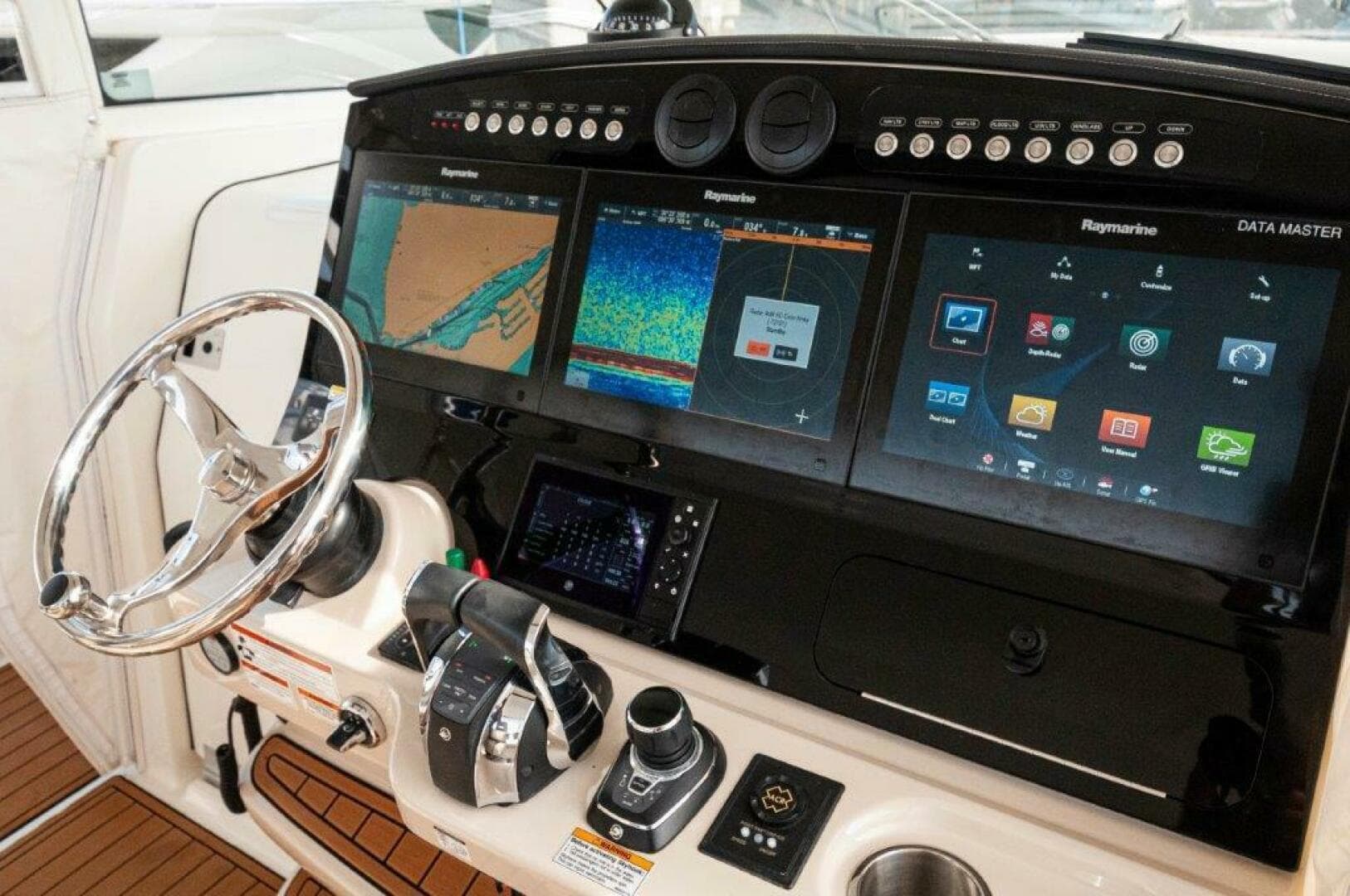 2018 42 Boston Whaler 420 Outrage The Tyder II Helm (1)