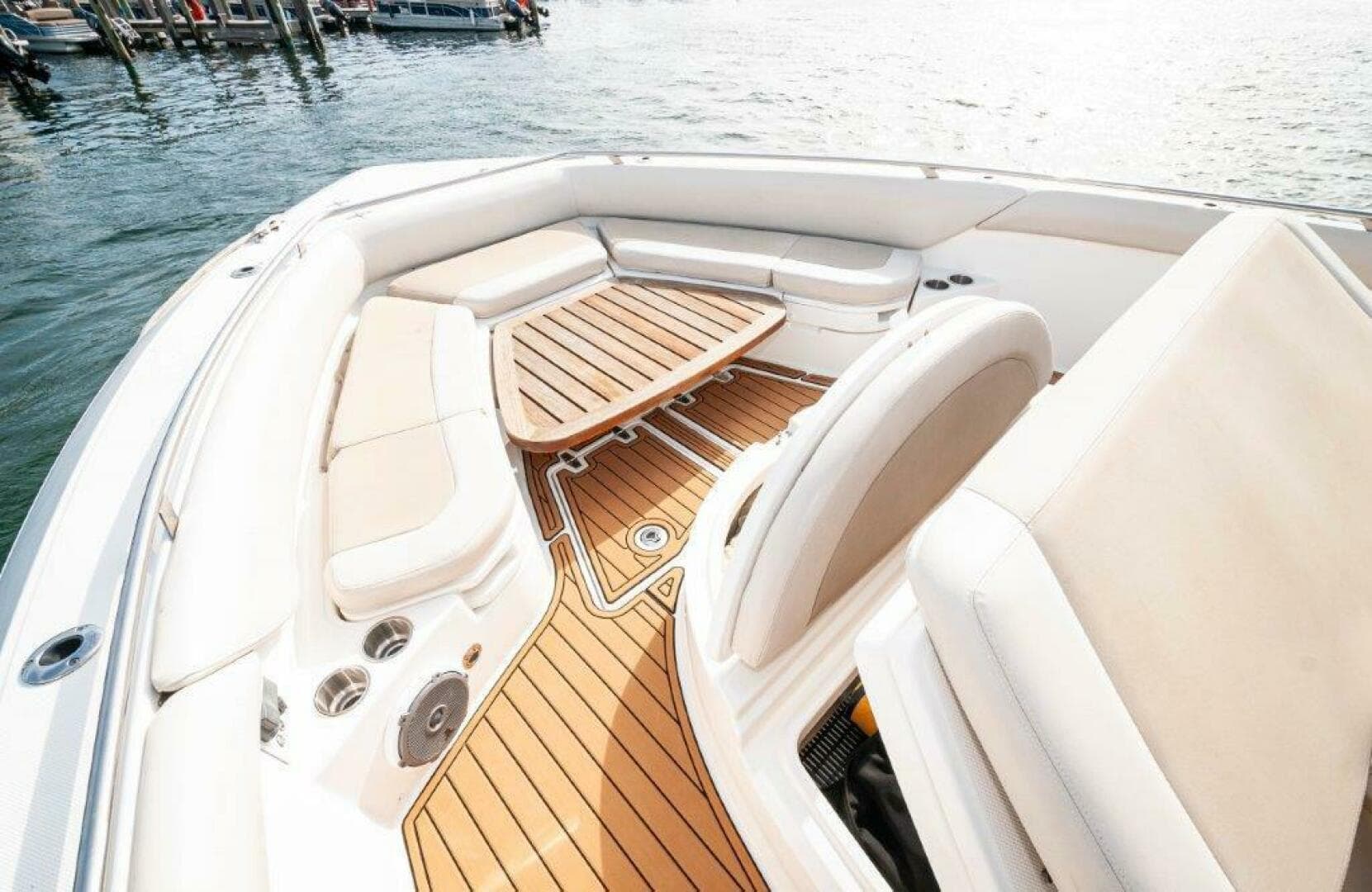 2018 42 Boston Whaler 420 Outrage The Tyder II Bow (5)