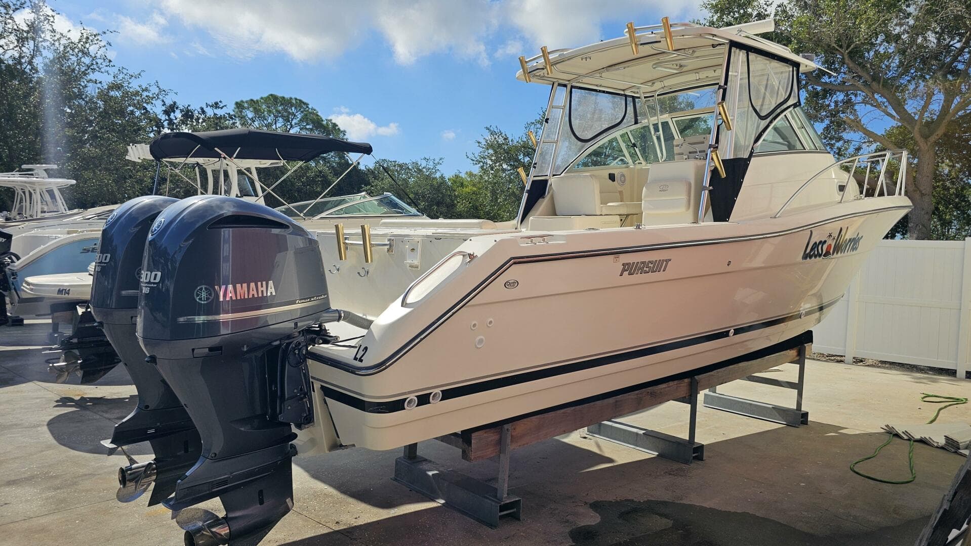 2004 Pursuit 3070 Offshore Express