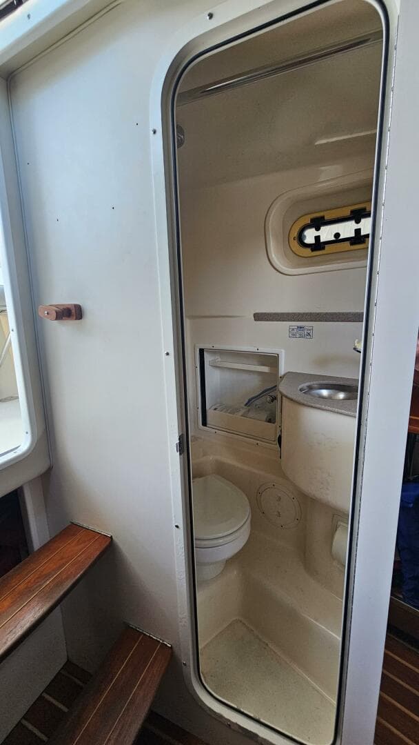 2004 Pursuit 3070 Offshore Express