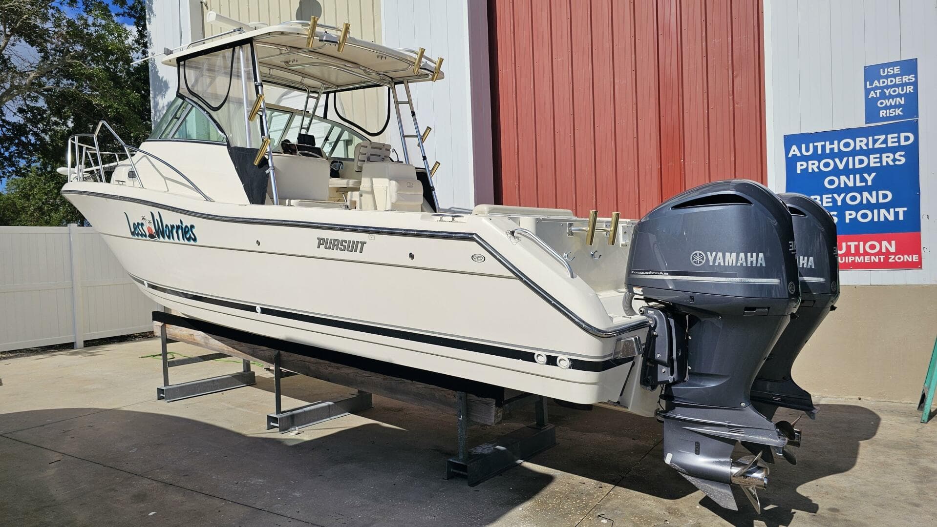 2004 Pursuit 3070 Offshore Express