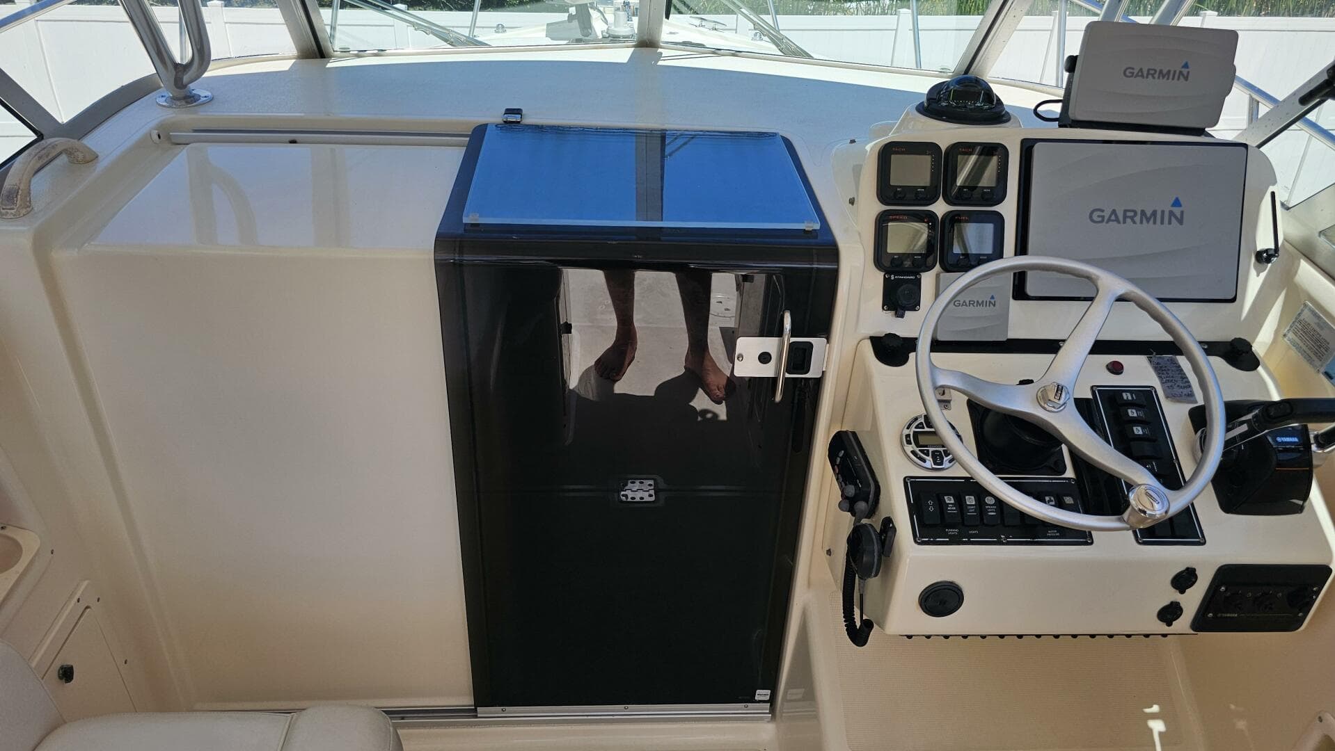 2004 Pursuit 3070 Offshore Express