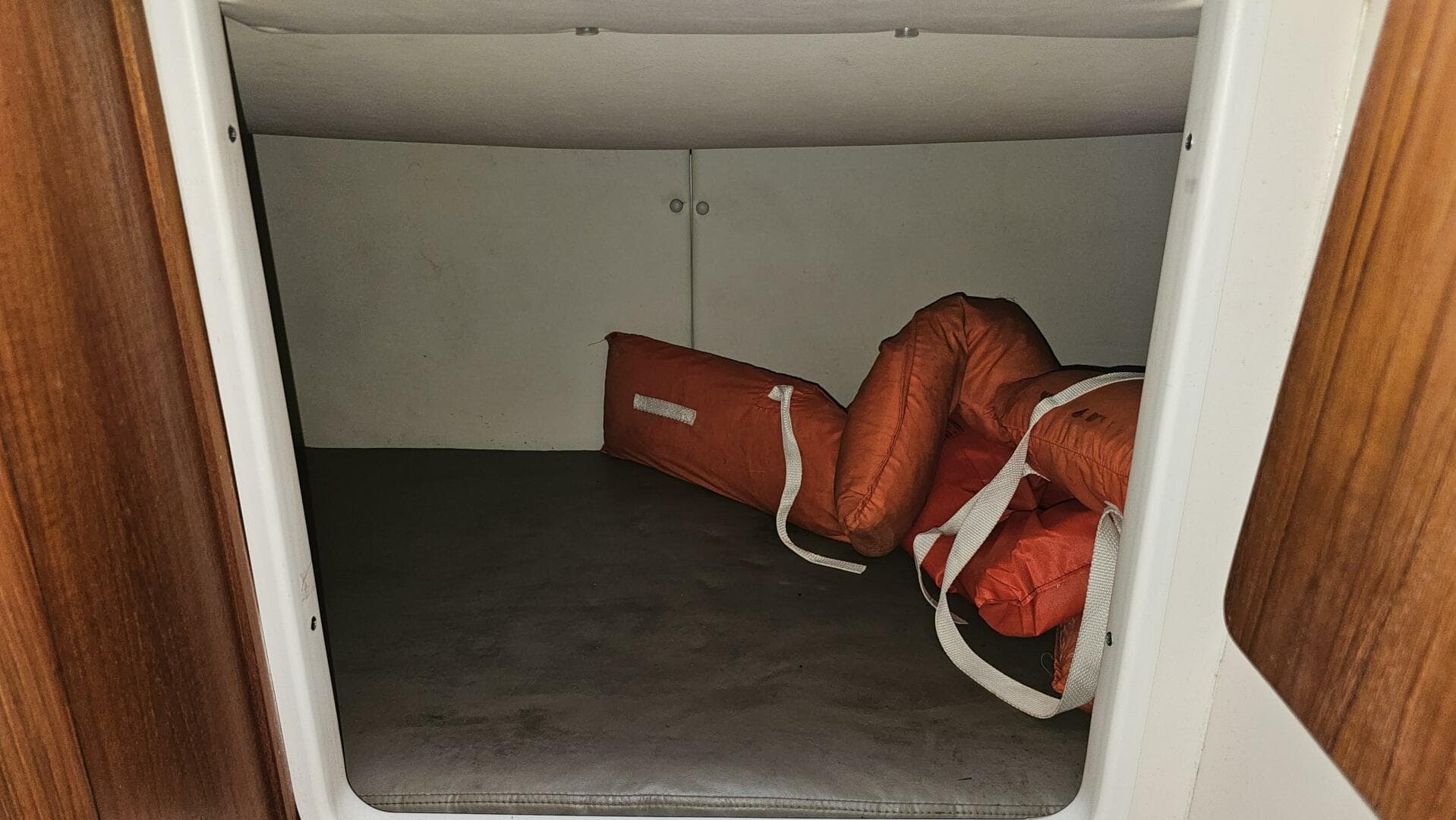 2004 Pursuit 3070 Offshore Express