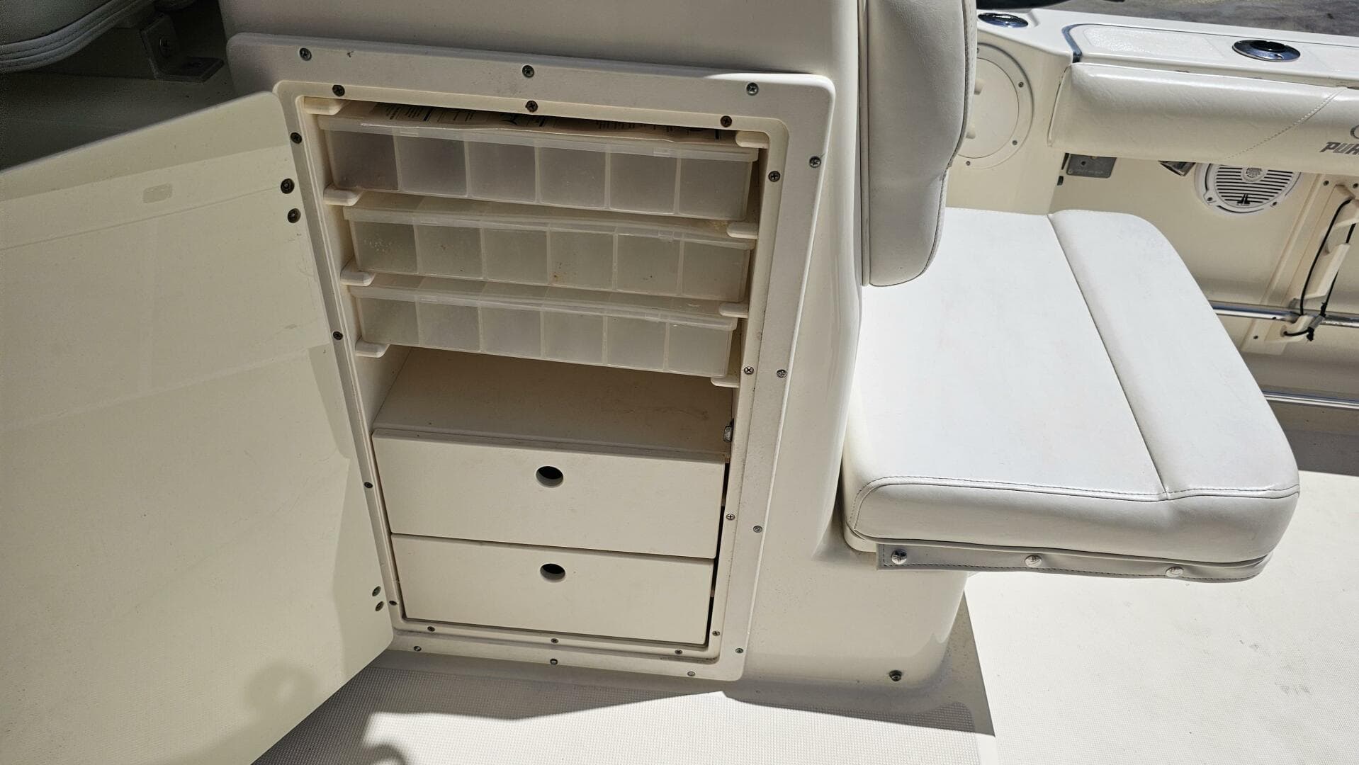 2004 Pursuit 3070 Offshore Express