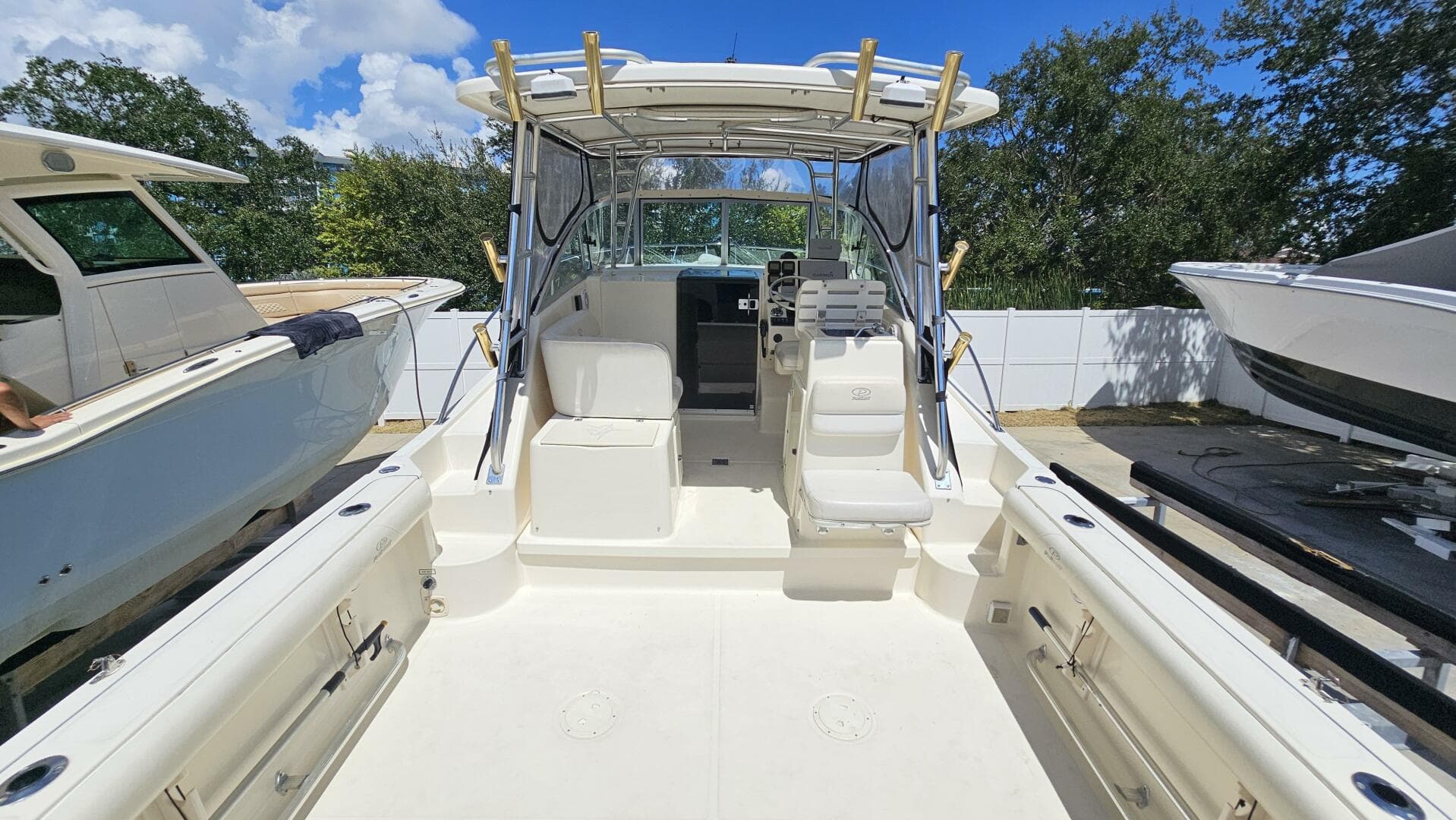 2004 Pursuit 3070 Offshore Express