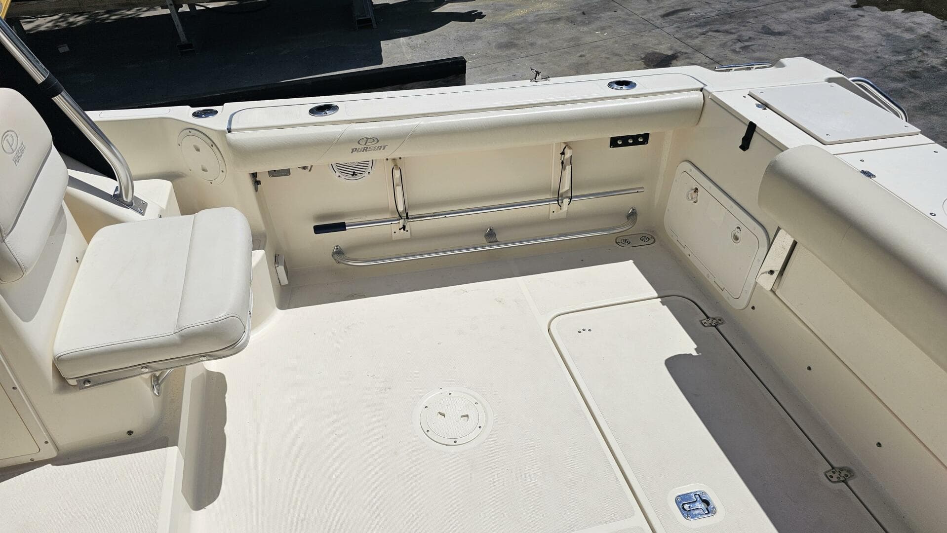 2004 Pursuit 3070 Offshore Express