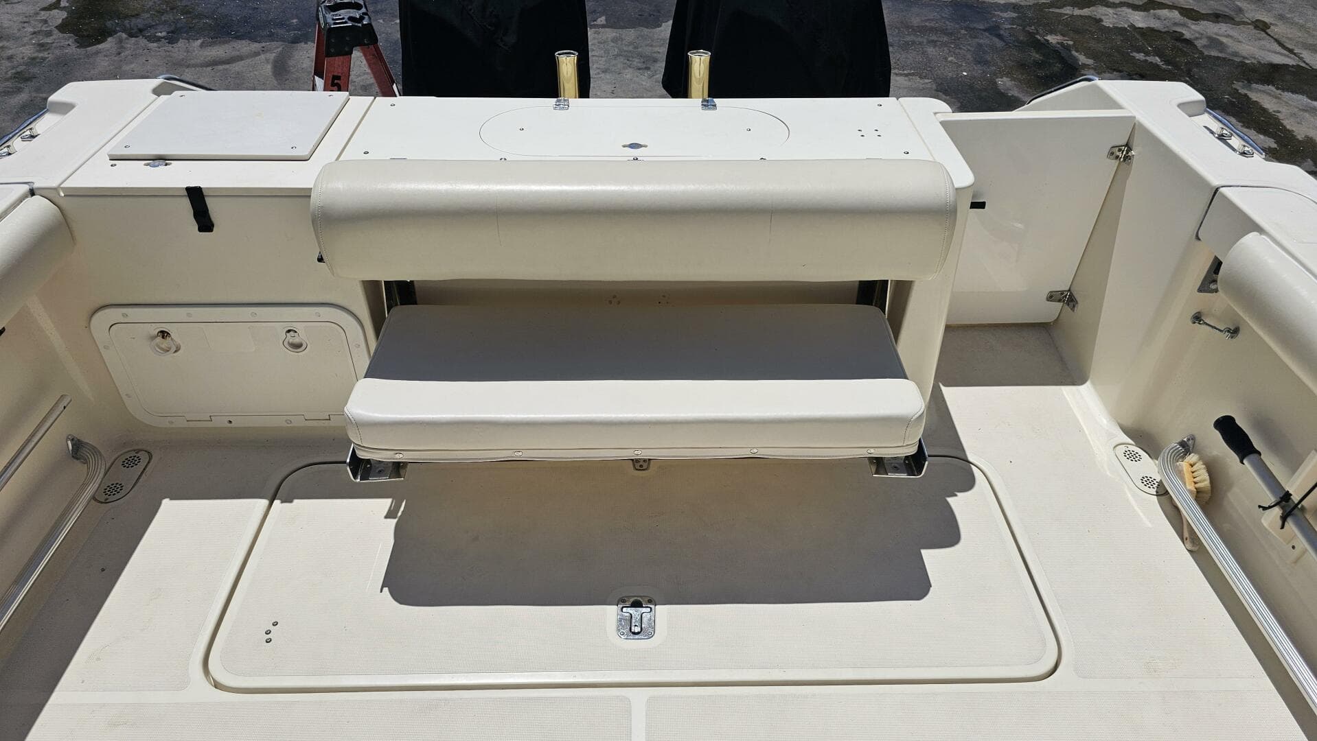 2004 Pursuit 3070 Offshore Express