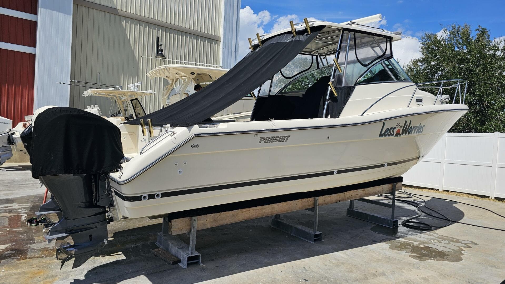 2004 Pursuit 3070 Offshore Express