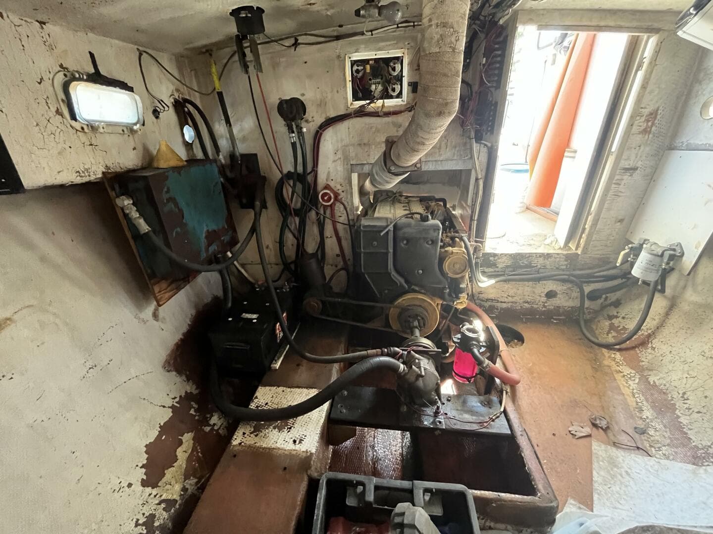 28' Ellis Lobster engine