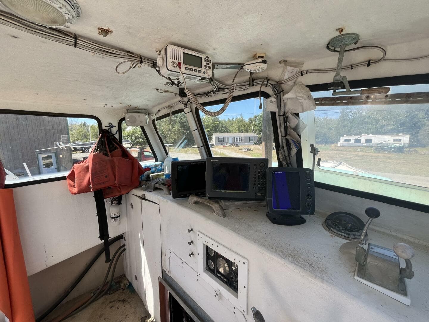 28' Ellis Lobster port wheelhouse