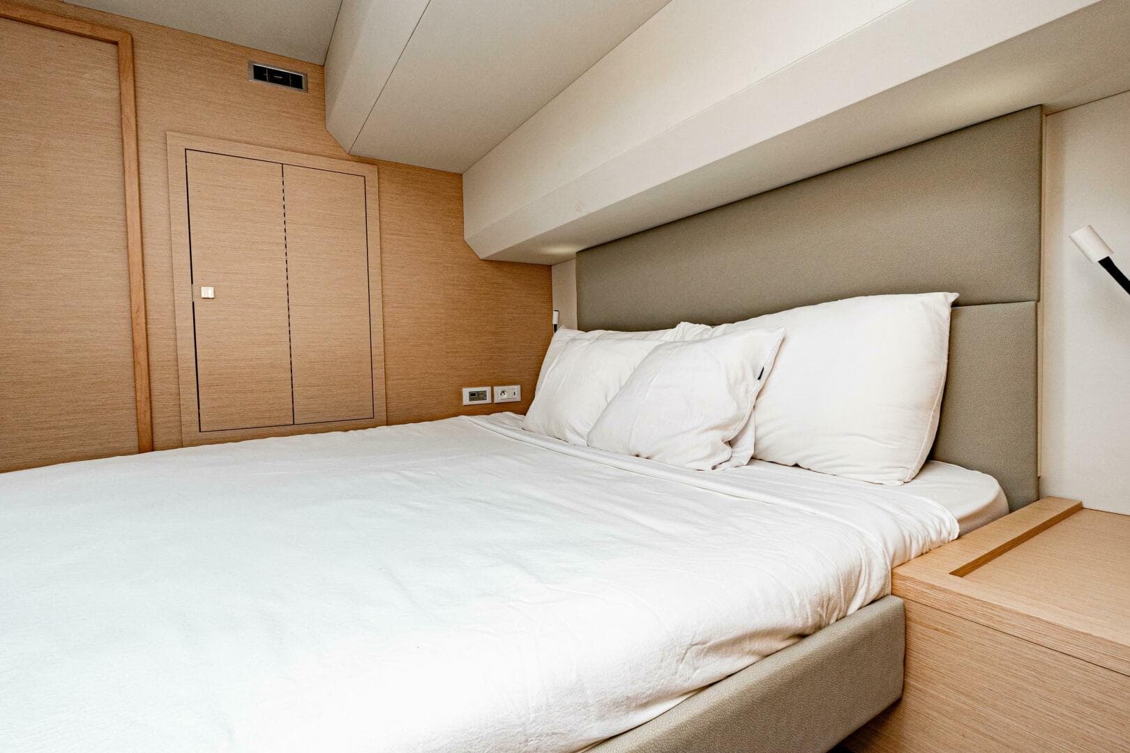 2020 Fountaine Pajot MY6