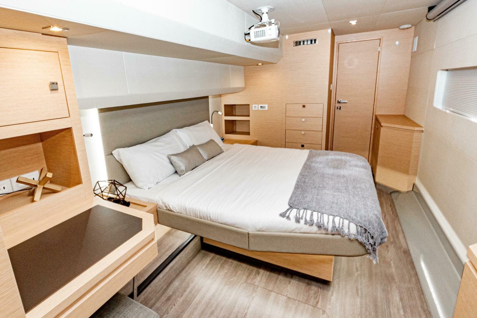 2020 Fountaine Pajot MY6