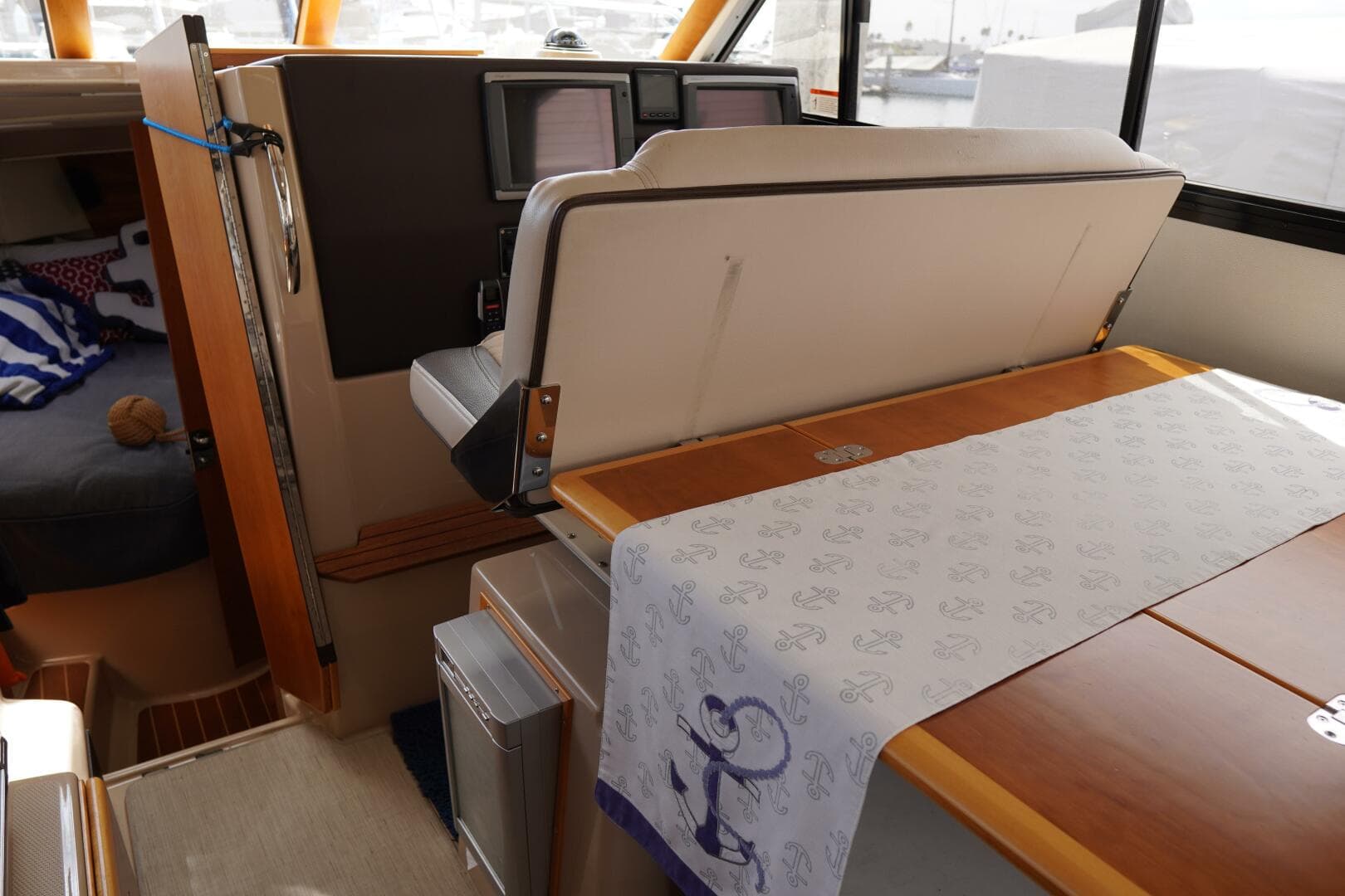 2015 Cutwater 30 Command Bridge