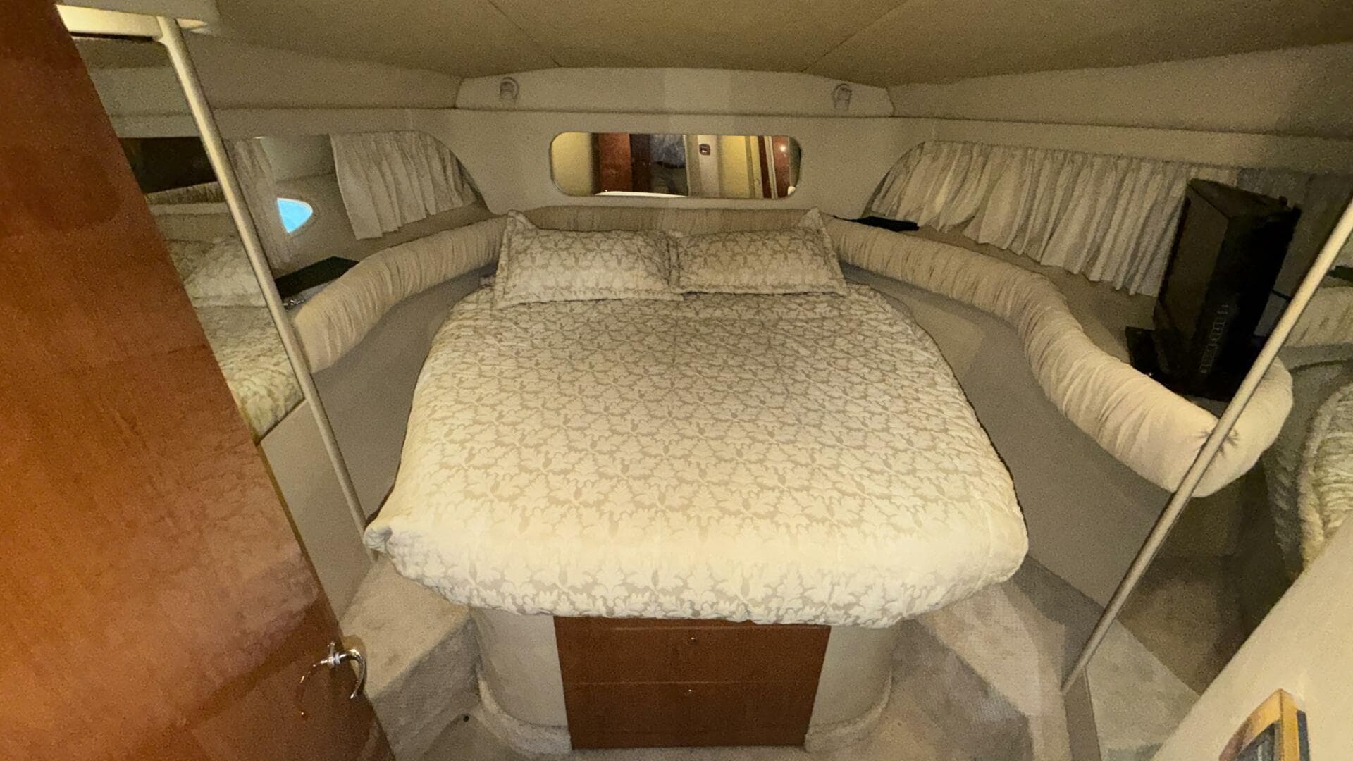 2000 Sea Ray 380 Aft Cabin